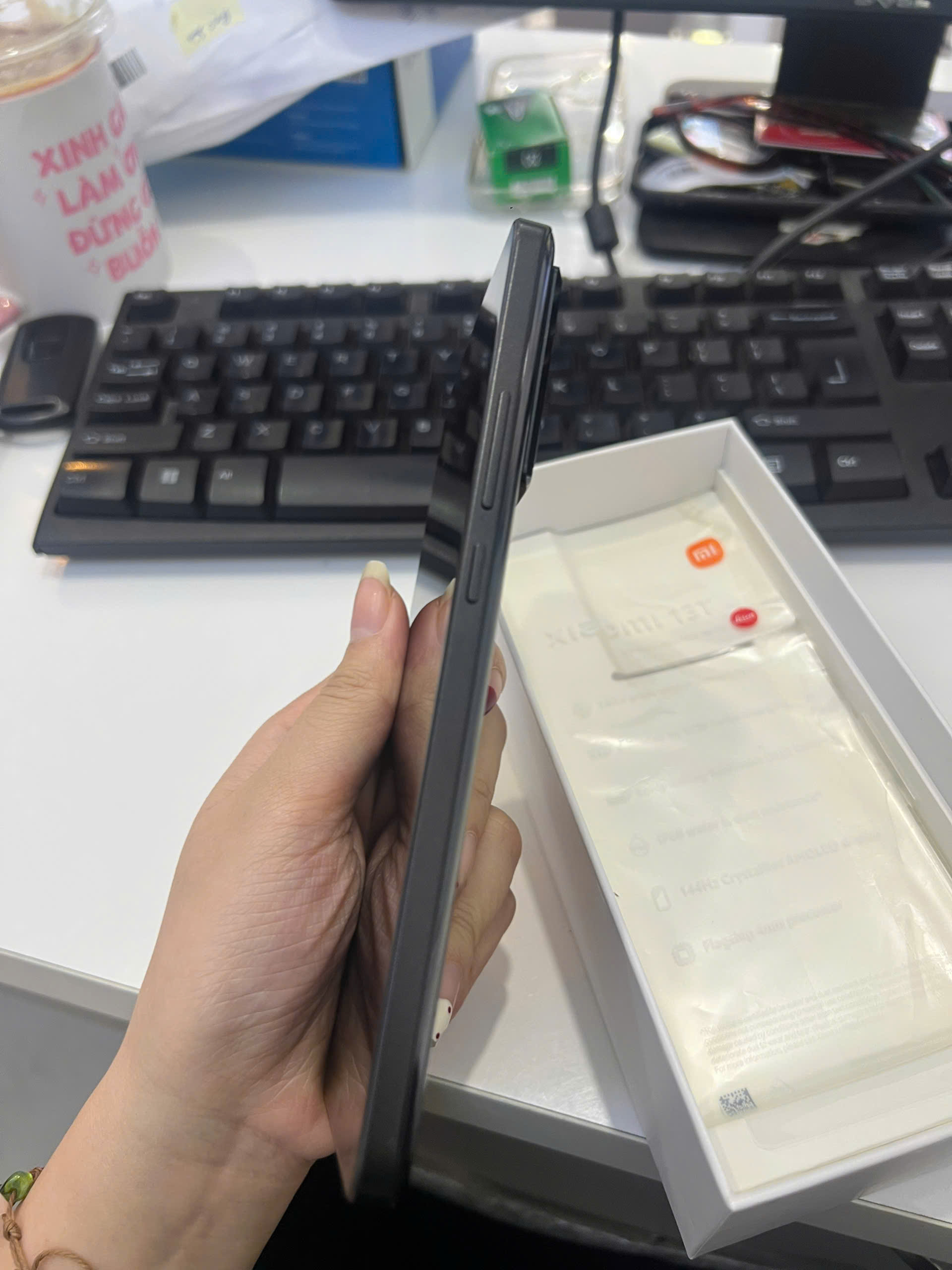 Điện thoại di động Xiaomi 13T - TN/Đen (2306EPN60G) 6.67/MTK D8200 Ultra/12G/256G/50MP+50MP+12MP/20MP/5000mAh - 864825065445723 