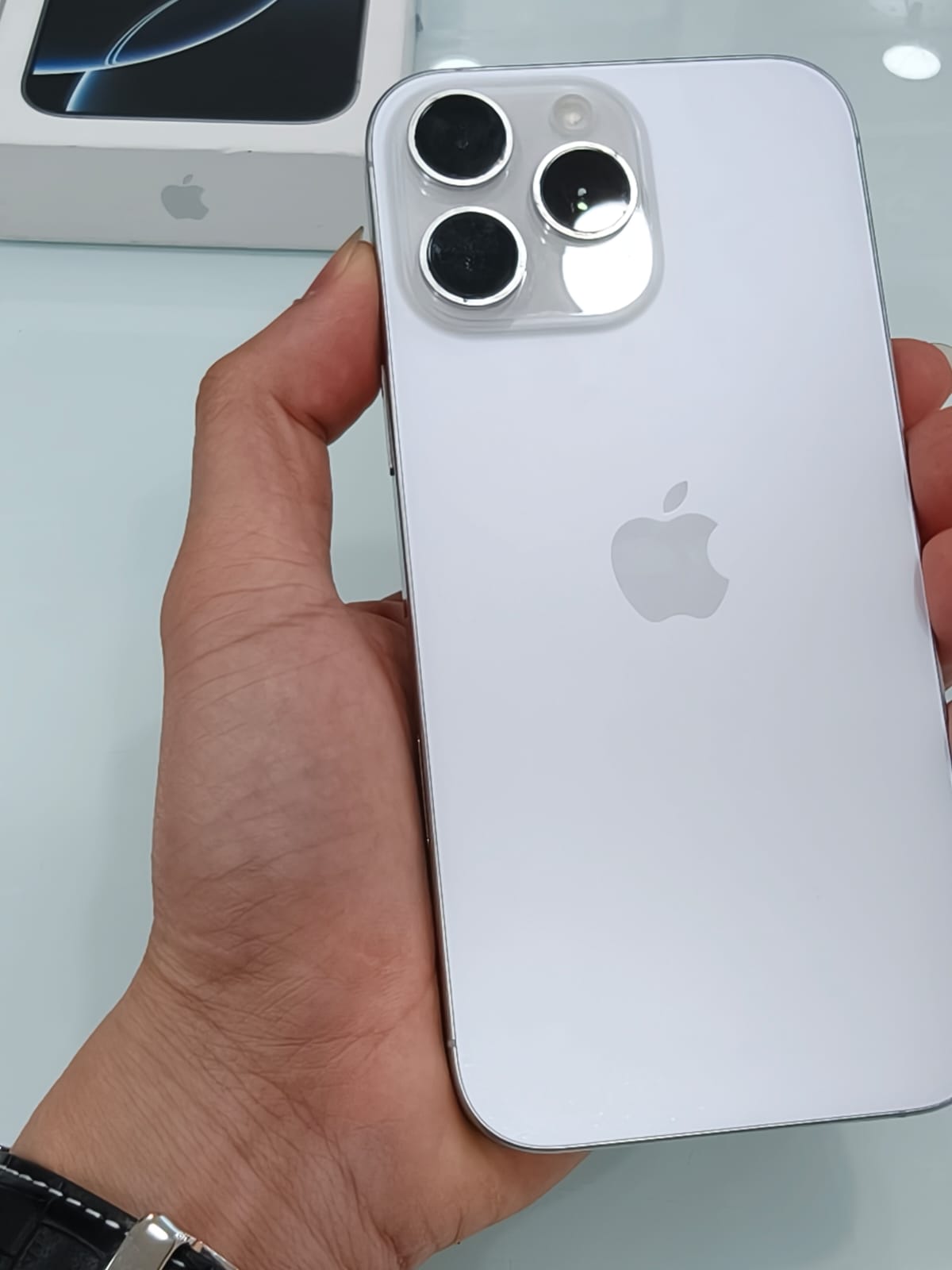 ĐTDĐ Apple iPhone 16 Pro Max 256GB White Titanium_MYWW3VN/A