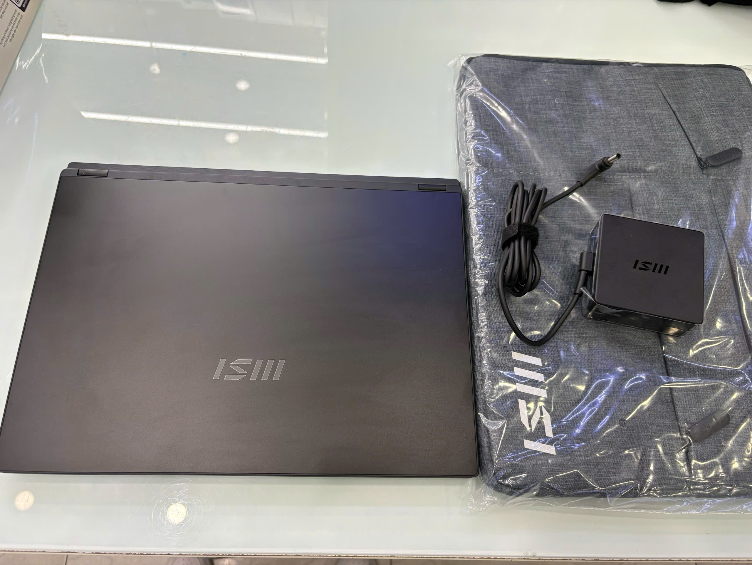 Laptop MSI Modern 14 H D13MG-217VN