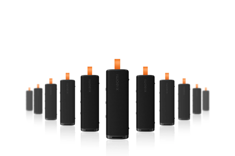 Điểm gây chú ý nhất của loa Bluetooth Xiaomi Sound Outdoor nằm ở tính năng ghép đôi nhiều loa, tối đa 100 thiết bị