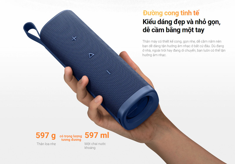 Loa Bluetooth Xiaomi Sound Outdoor có thiết kế gọn nhẹ, chuẩn IP67 bền bỉ cho mọi hoạt động ngoài trời