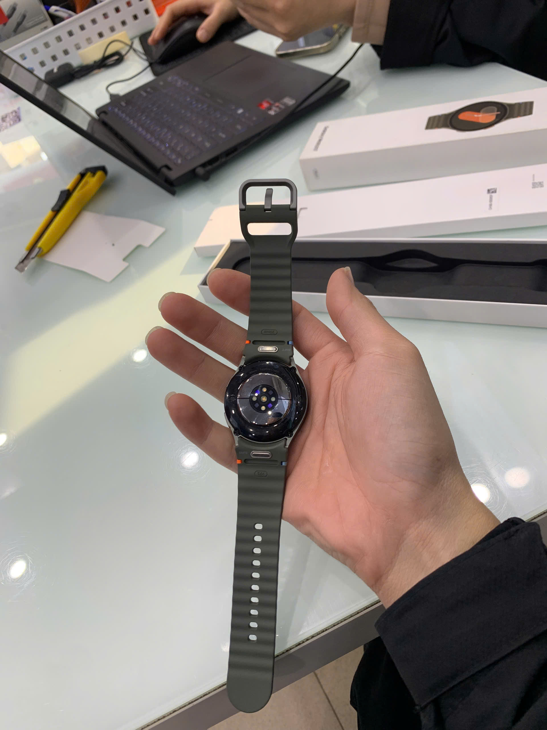 Đồng hồ Samsung Galaxy Watch7 40mm BT (L300) TBH