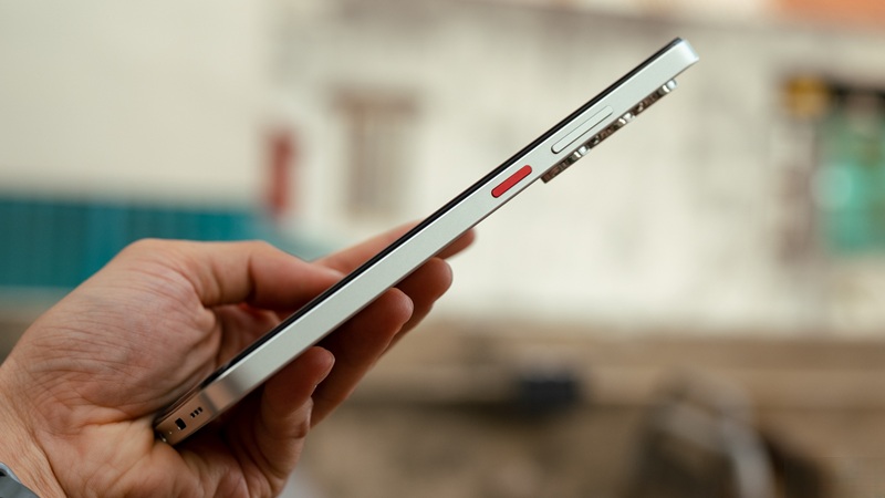 Viên pin dung lượng 6000mAh.