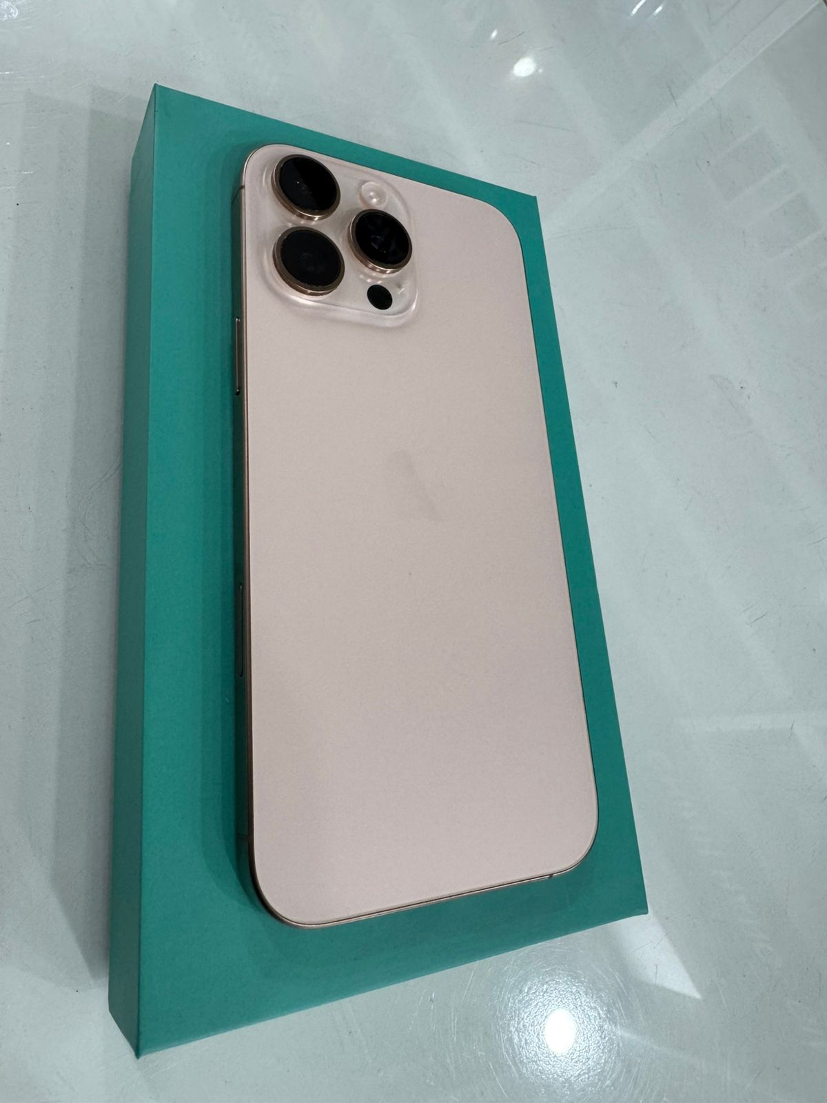 ĐTDĐ Apple iPhone 16 Pro Max 256GB Desert Titanium_MYWX3VN/A -CŨ