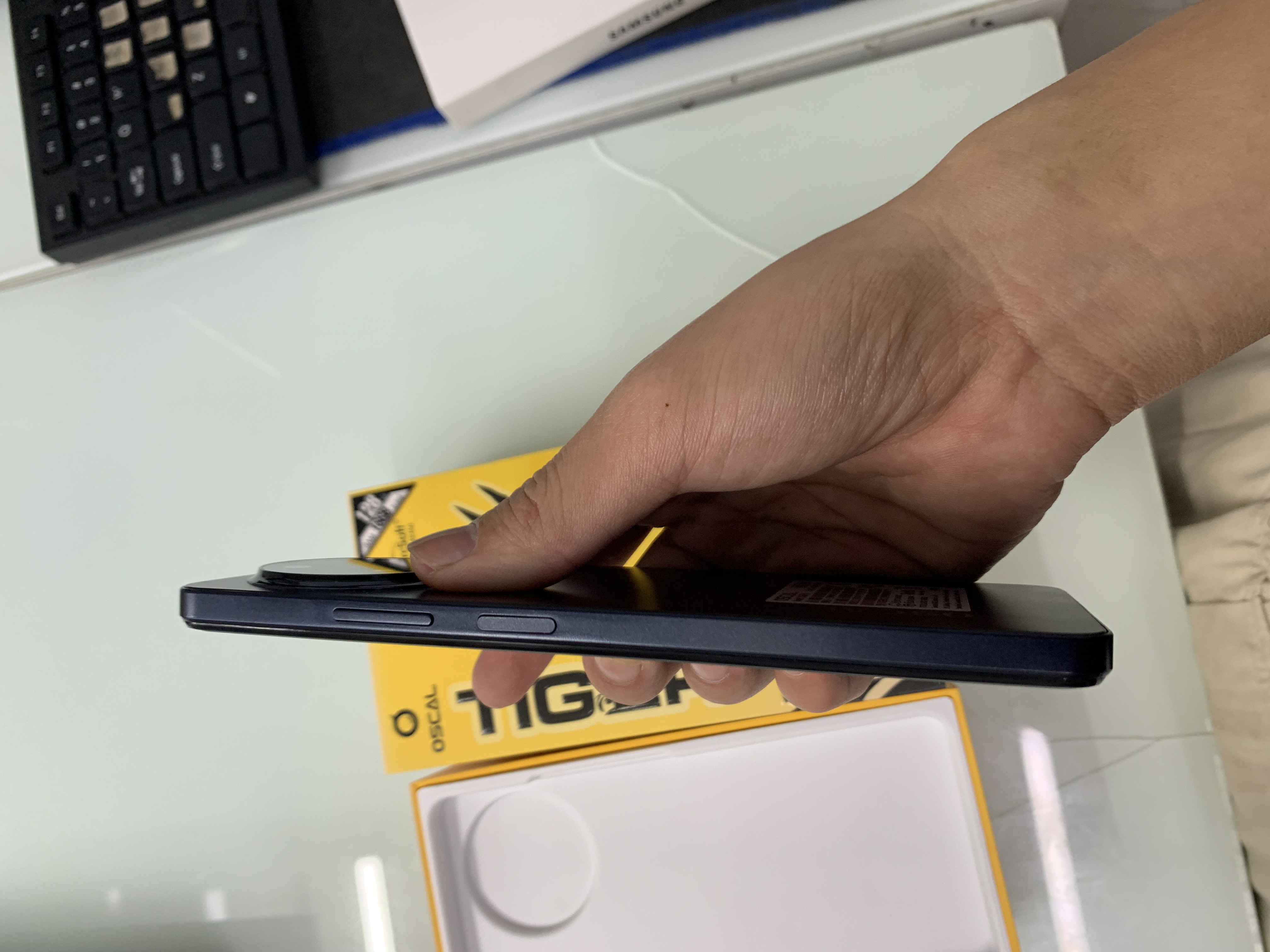 Điện thoại di động OSCAL TIGER 12 (8GB/128GB) - màu xám (Cloudwing Grey)