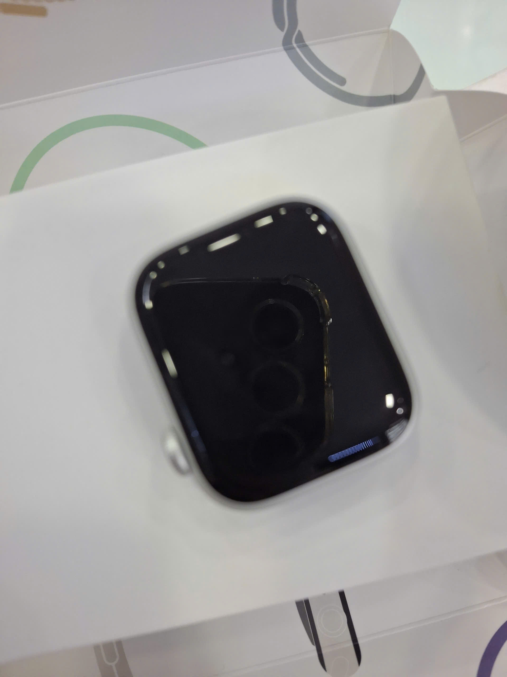 Apple Watch Series 8 - GPS + Cellular, 41mm - Viền Nhôm Dây Cao Su TBH