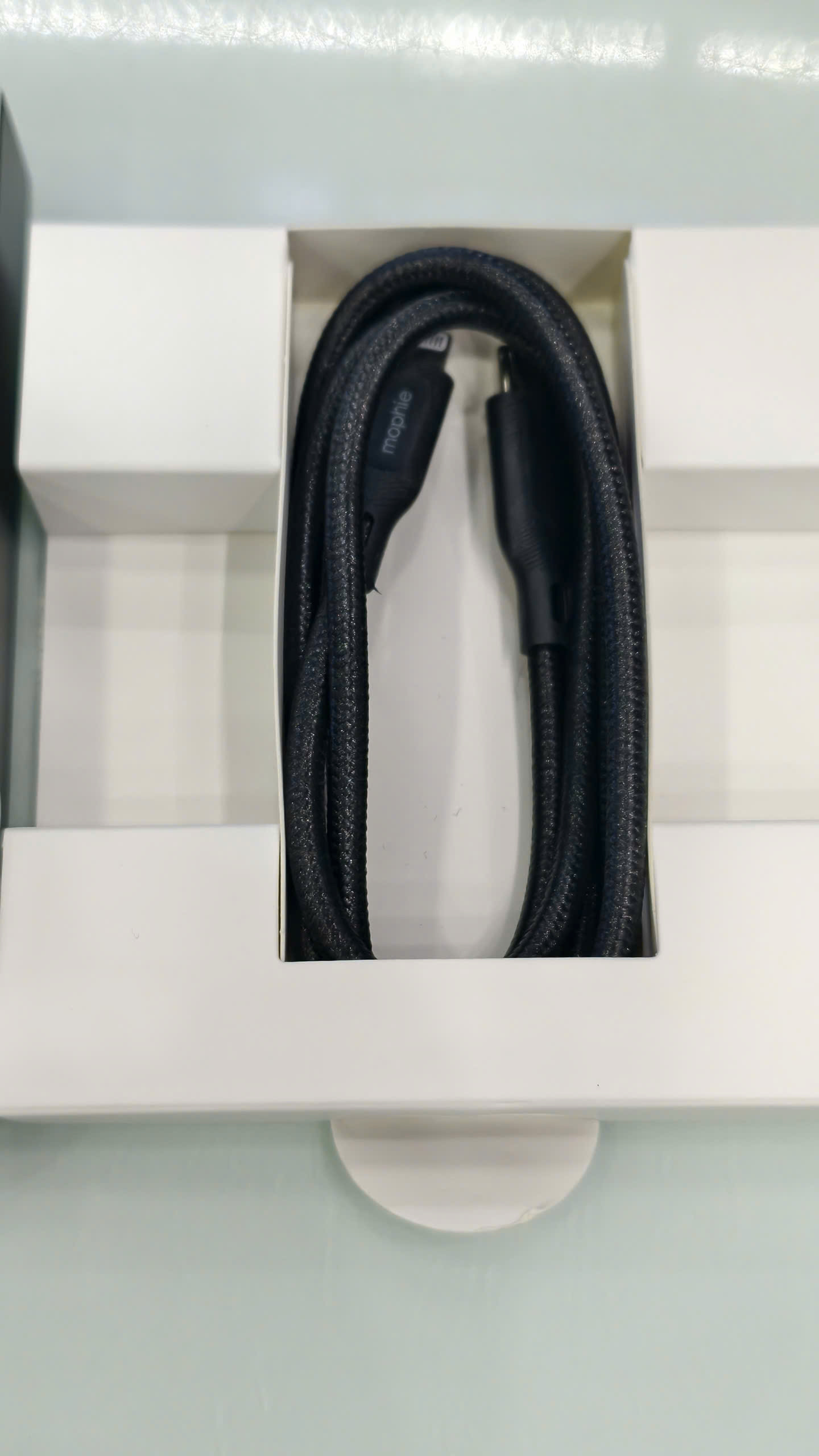 Cáp Mophie Essentials USB-C to Lightning 1M - Chính hãng TBH