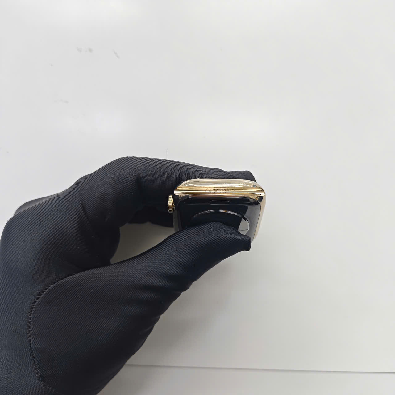 Apple Watch Series 8 GPS + Cellular 45mm Gold Stainless Steel Case with Gold Milanese Loop_MNKQ3VN/A - SG49Q6NTJWX - MNKQ3VN