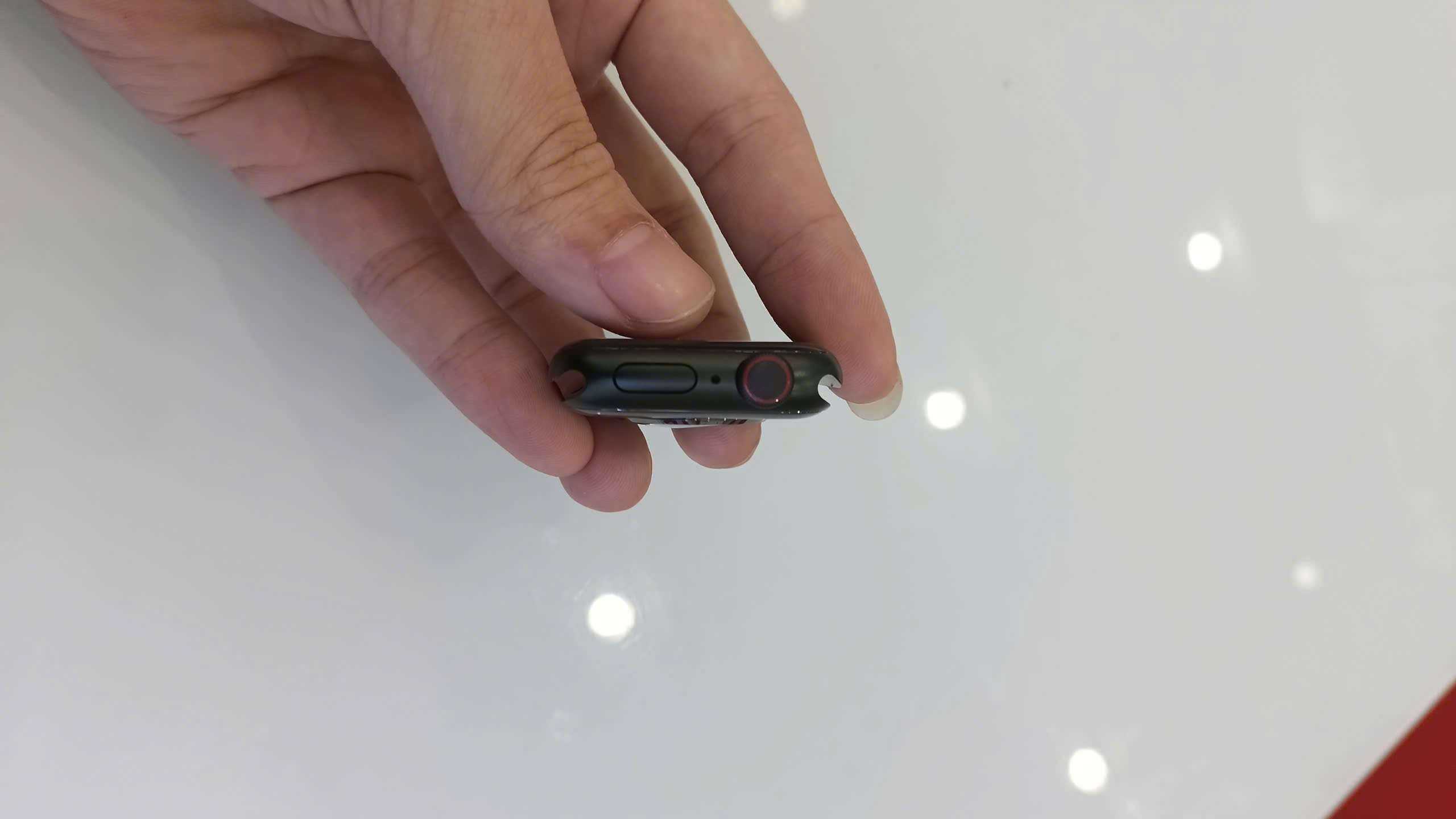 Apple Watch Series 7 - GPS + Cellular, 41mm - Vỏ Nhôm Dây Cao Su TBH