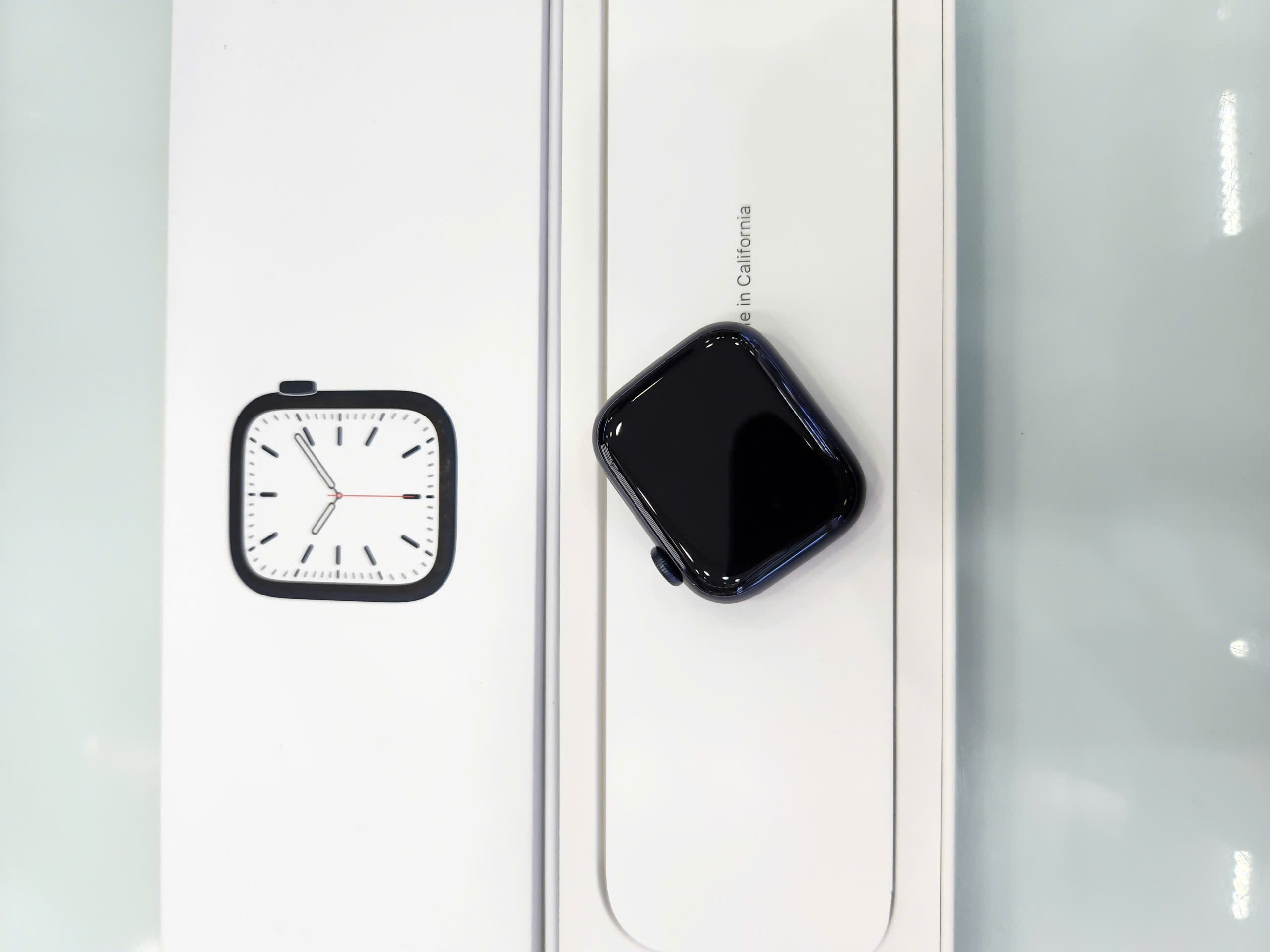 Apple Watch Series 7 - GPS + Cellular, 41mm - Vỏ Nhôm Dây Cao Su TBH