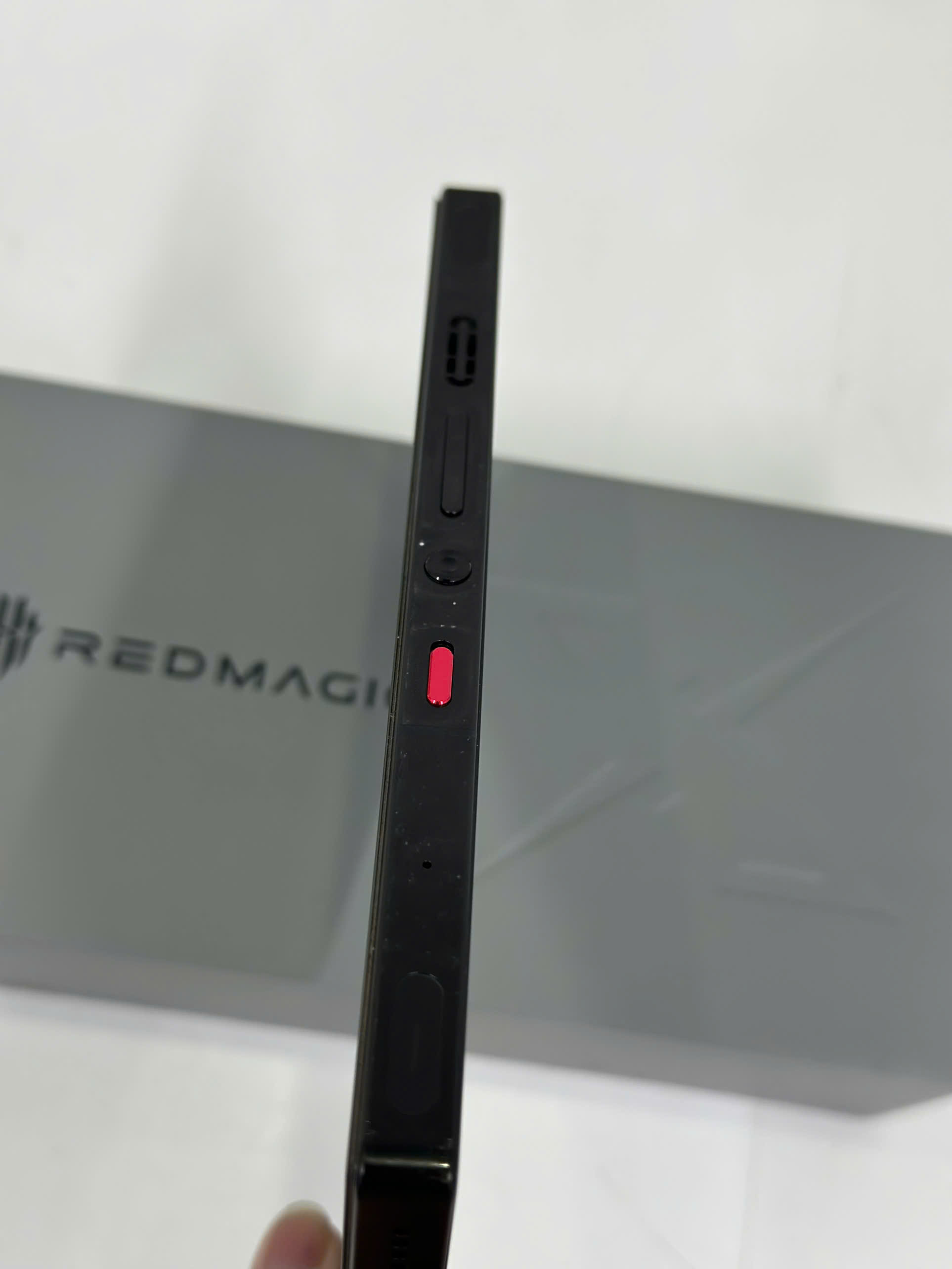 Điện thoại Gaming REDMAGIC 10 PRO 12GB/256GB Bản Quốc Tế - Đen Bóng Đêm (Shadow) - NX789J12S TBH