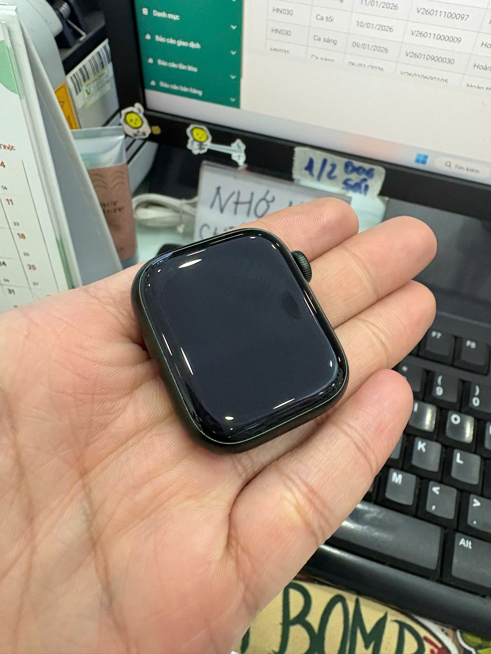 Apple Watch Series 7 - GPS + Cellular, 41mm - Vỏ Nhôm Dây Cao Su TBH