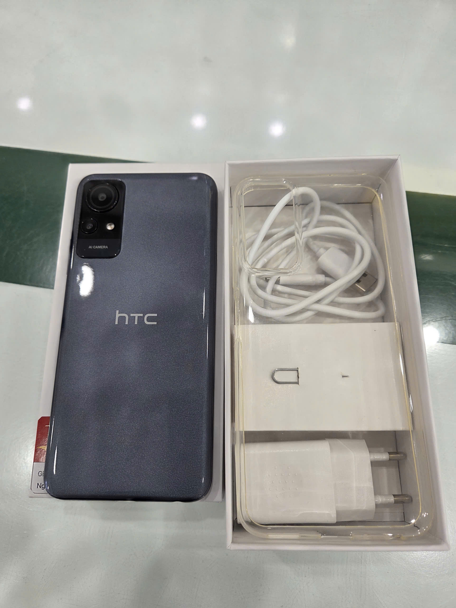 Điện thoại di động HTC Wildfire E3 lite (4GB/64GB) - Ghi (Grey) - TBH - 231A CẦN THƠ