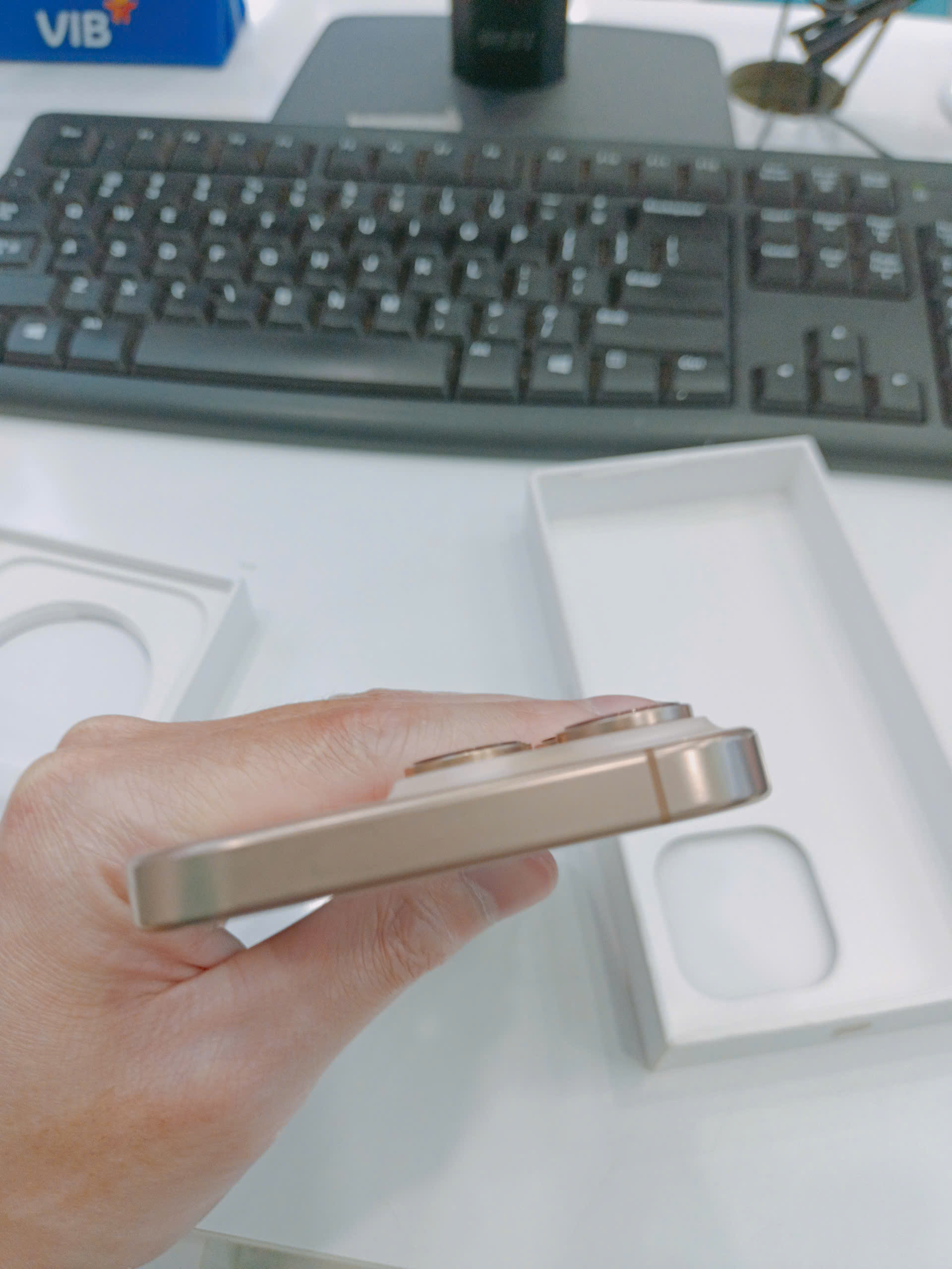 ĐTDĐ Apple iPhone 16 Pro 128GB Desert Titanium_MYNF3VN/A - HJK990144H - MYNF3VN