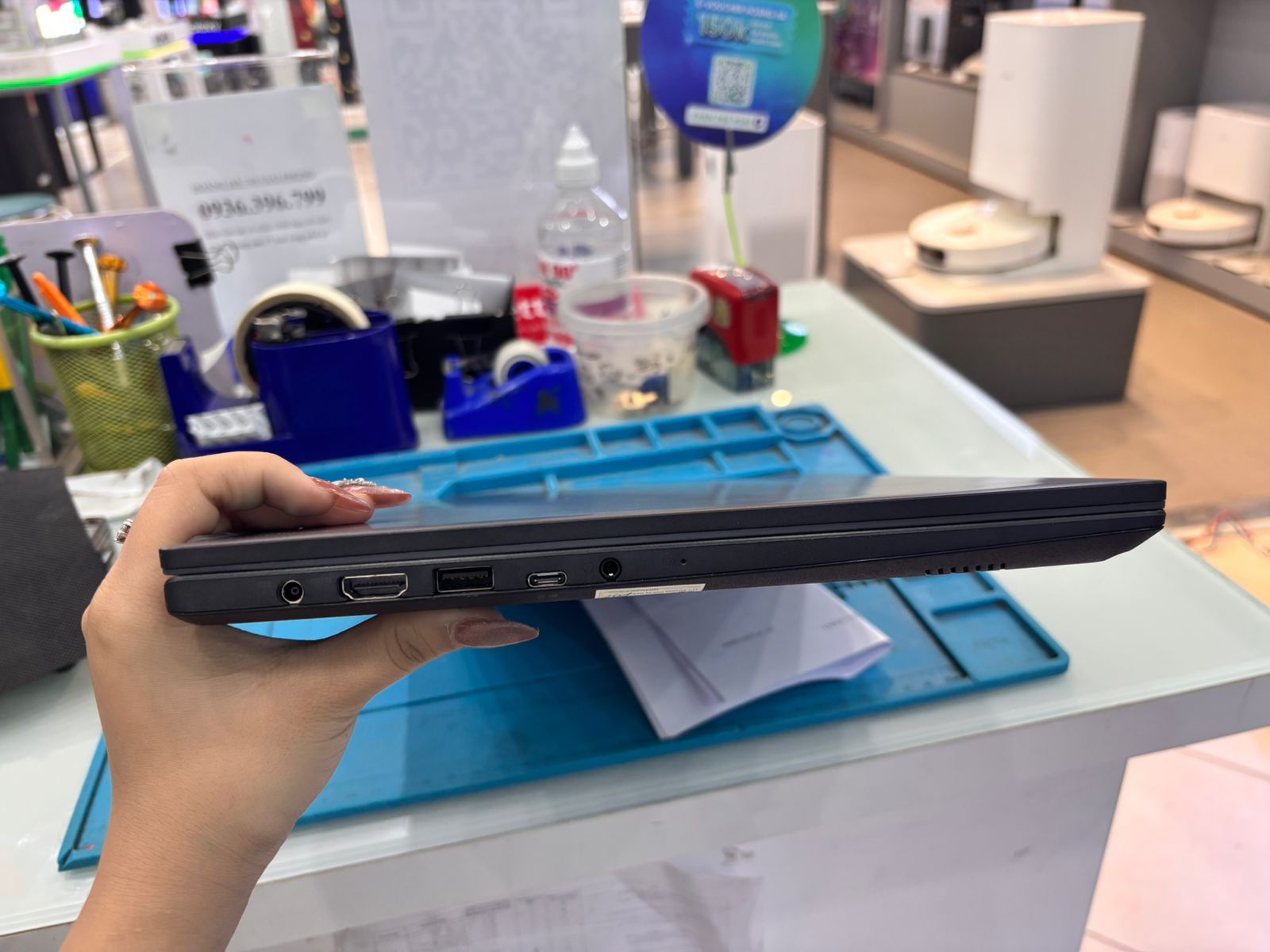 Máy tính xách tay MSI Modern 15 B13M-438VN (i5-1335U; 8GB; 512GB SSD; UMA; 15.6 FHD; Win11; Đen