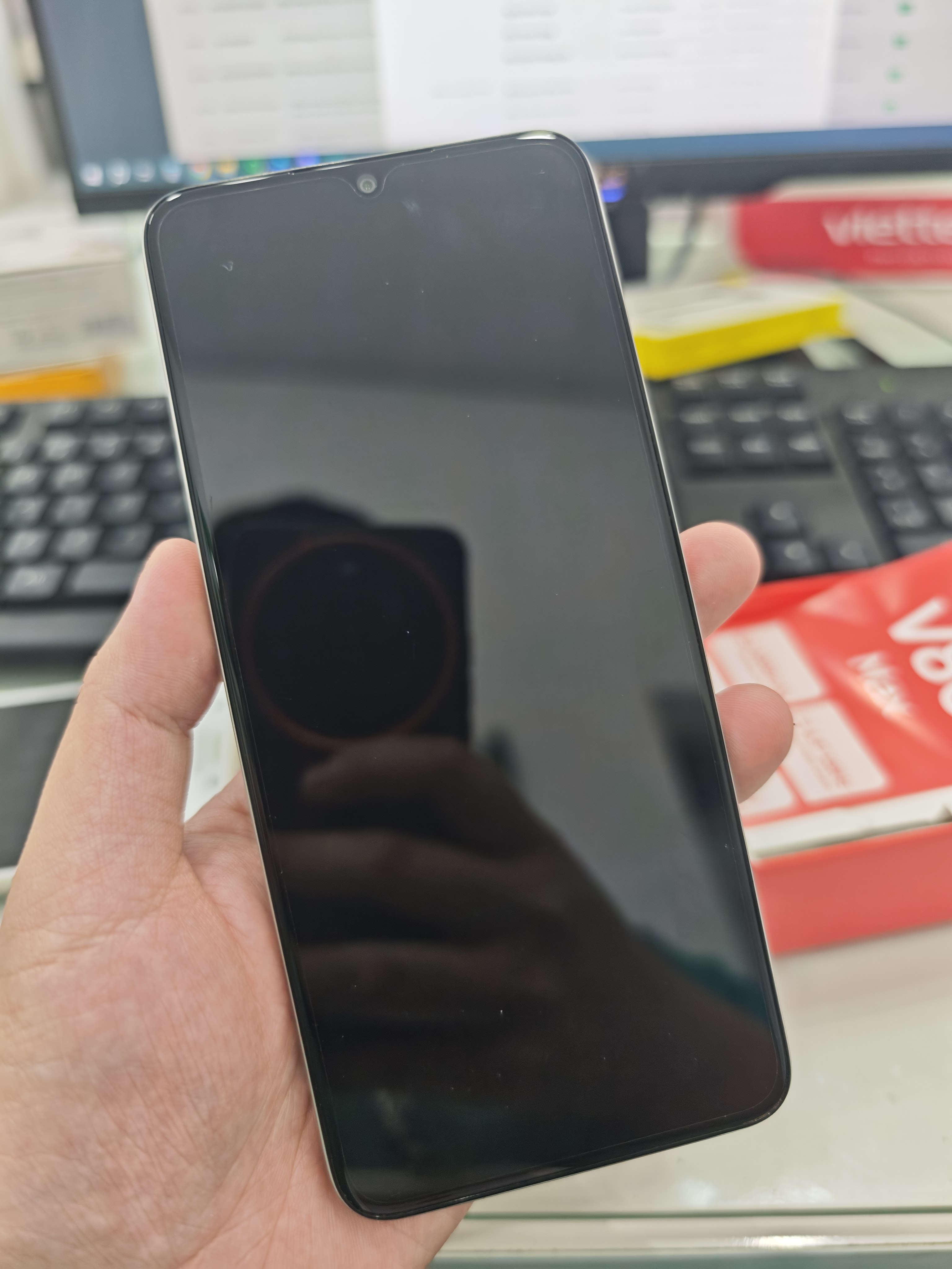 ĐIỆN THOẠI DI ĐỘNG (TEL) NUBIA V80 MAX 6.9"/Unisoc T7250/8G/128G/50MP+2MP+Al/16MP/6000mAh/(Z2577)/VÀNG KIM QUANG(6902176163951