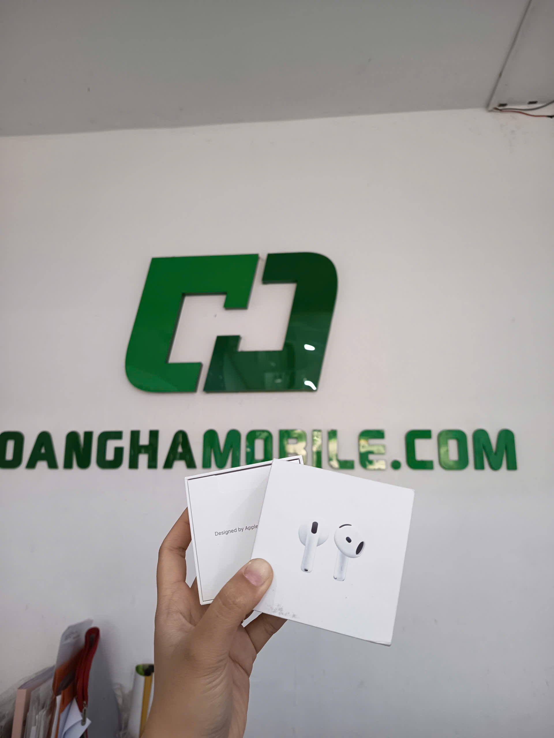 Tai nghe Bluetooth Apple AirPods 4 - MXP63ZP/A - TBH