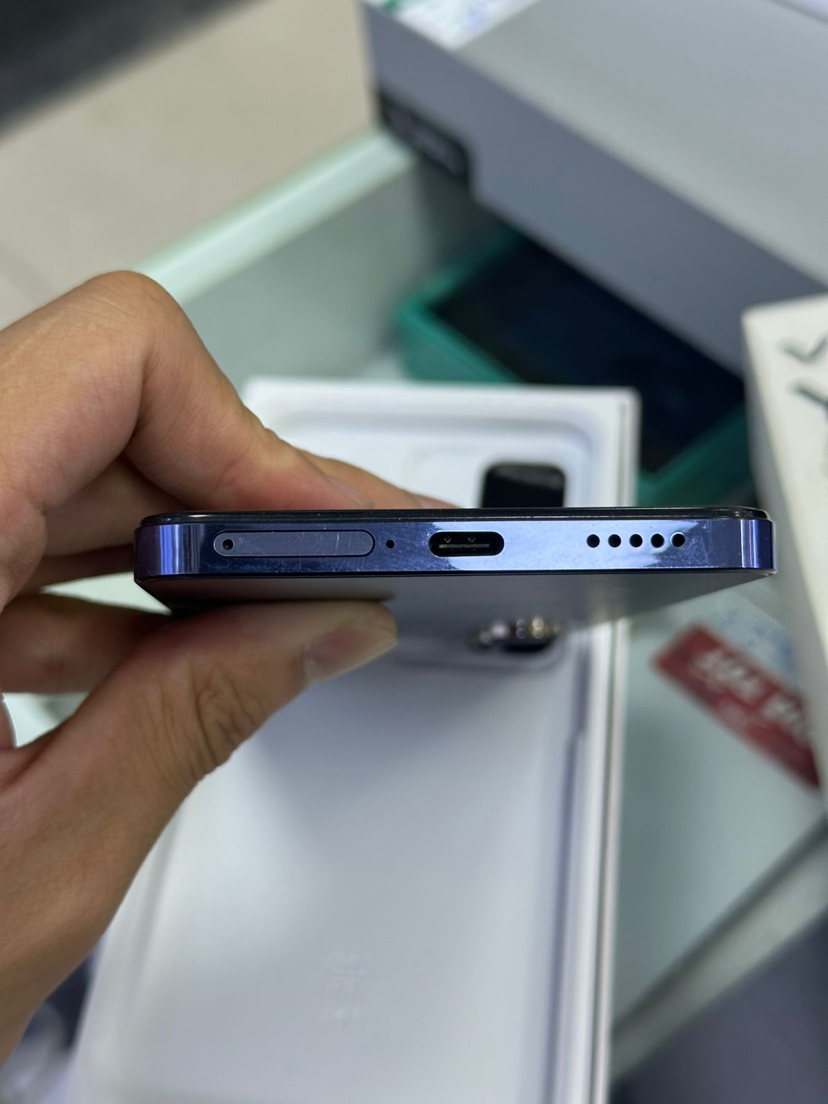 Điện thoại di động Vivo Y100 - V2342 (8+256GB) màu đen