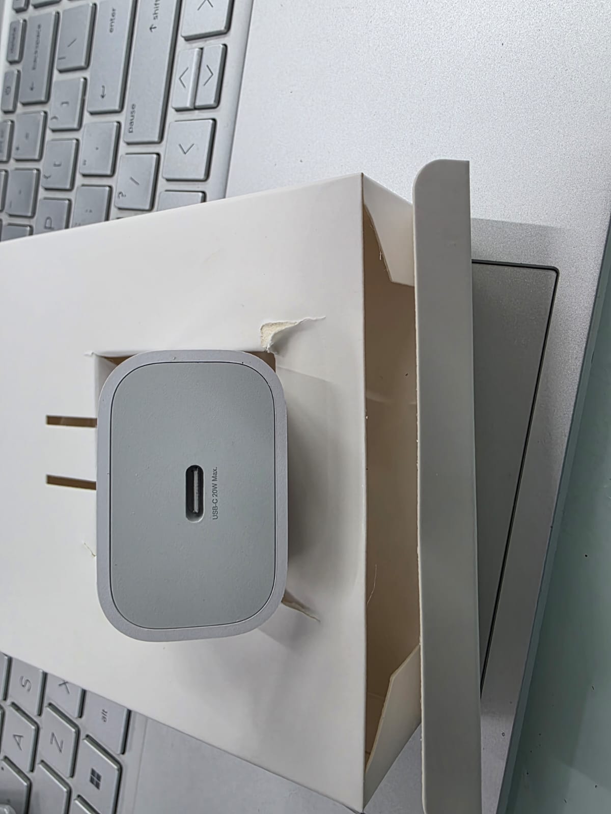 Sạc 9FIT PD 20W 1C White- 9A020A05W - K