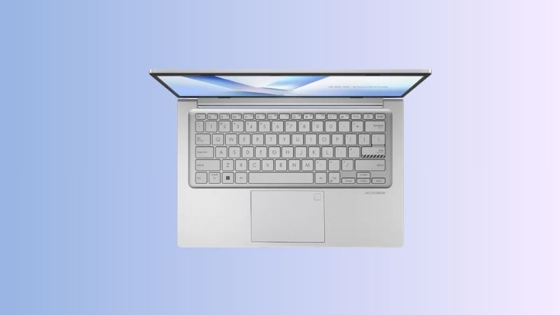 Bàn phím tiện dụng và loa đáp ứng giải trí.