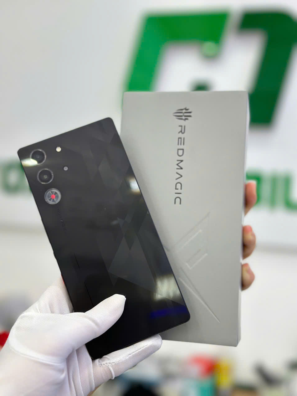 Điện thoại Gaming REDMAGIC 10 PRO 12GB/256GB Bản Quốc Tế - Đen Bóng Đêm (Shadow) - NX789J12S 