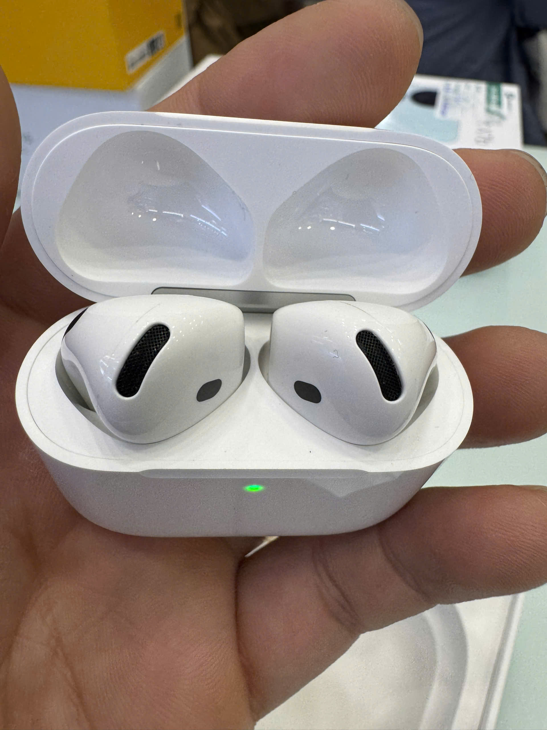 Tai nghe AirPods 4