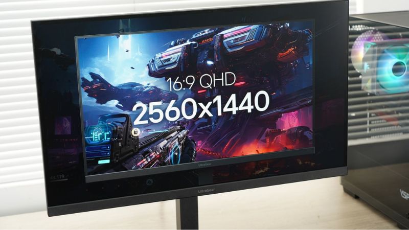 Hiển thị chất lượng 2K và góc nhìn rộng.