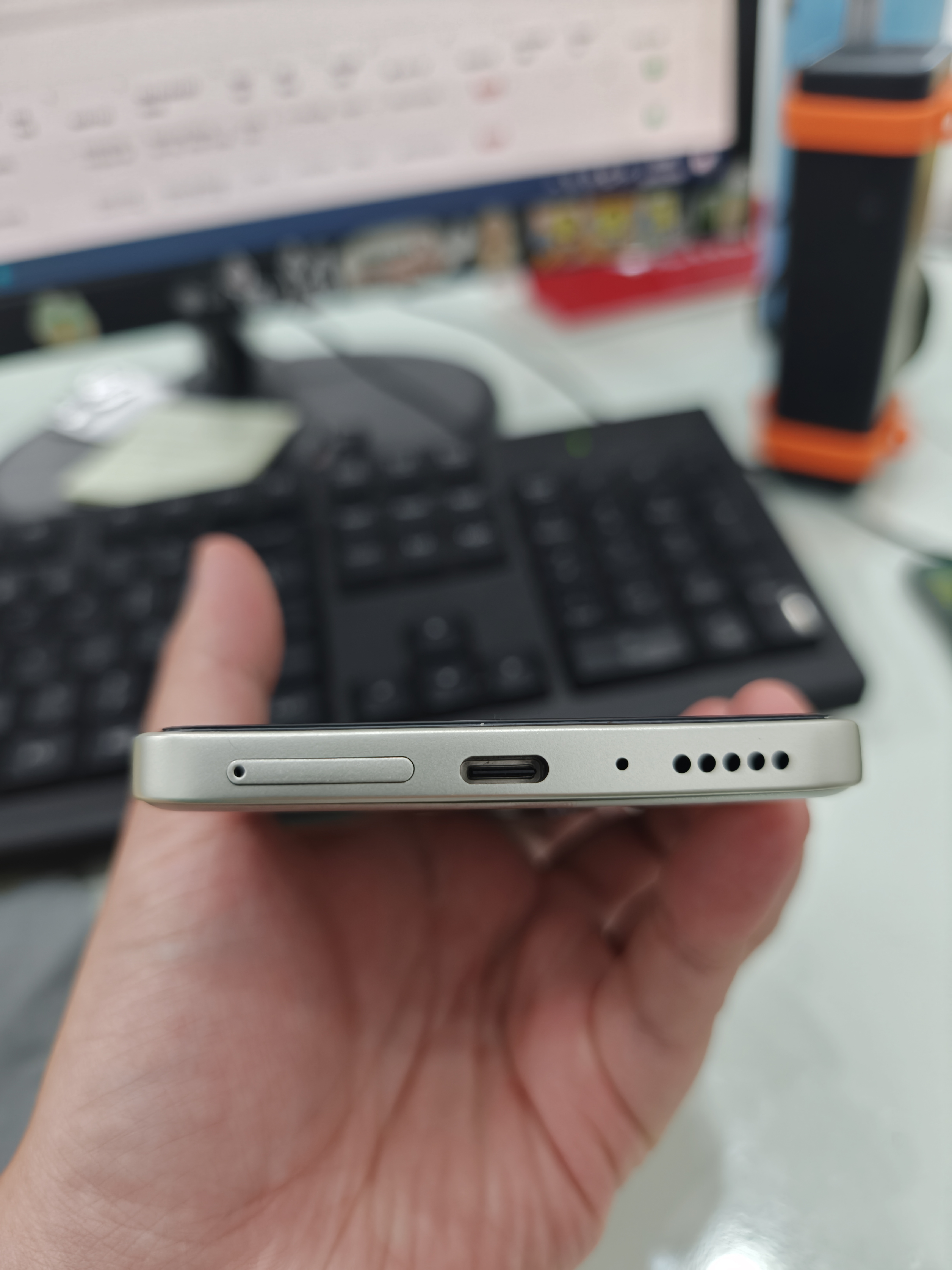 Điện thoại di động POCO M7 Pro 5G Silver 12GB RAM 512GB ROM