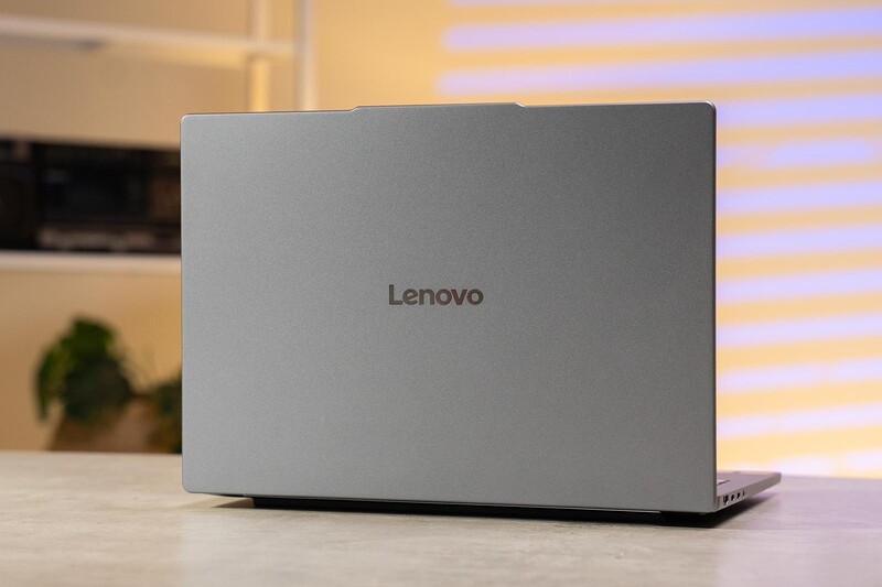 Hỗ trợ sạc nhanh từ 0% lên 50% trong khoảng 30 phút.