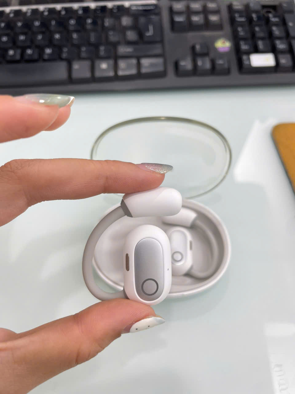 Tai nghe không dây hiệu Baseus Eli Sport 1 Open-Ear - Màu trắng bạc