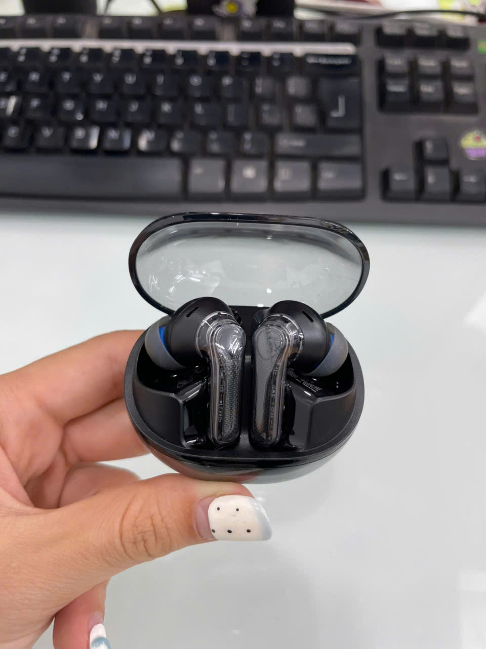 Tai nghe bluetooth hiệu Soundpeats Clear - Màu đen - KTQTE37352 