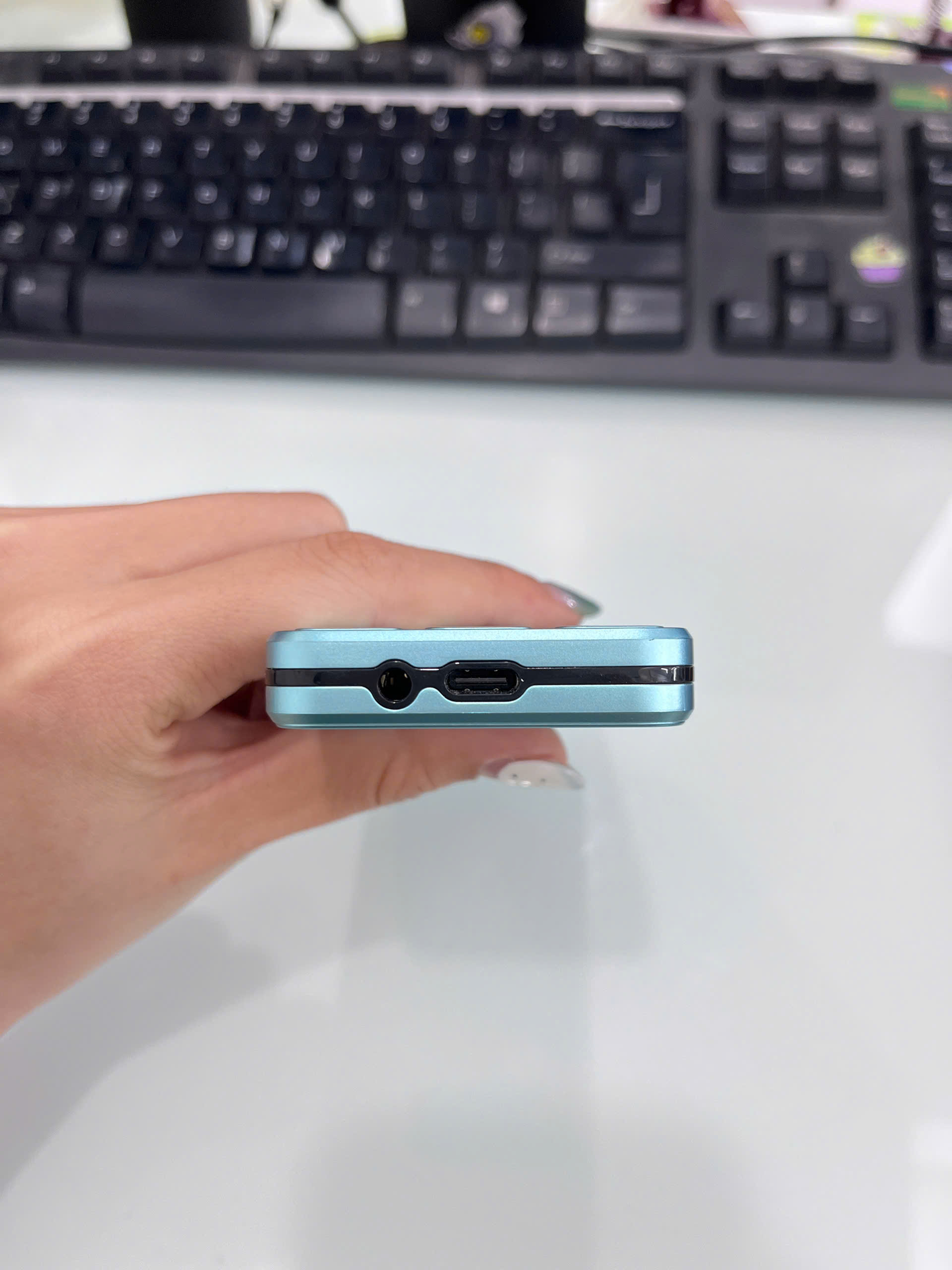 Điện thoại di động Itel it9211, màu Xanh Biển (Blue) - 354031630408463