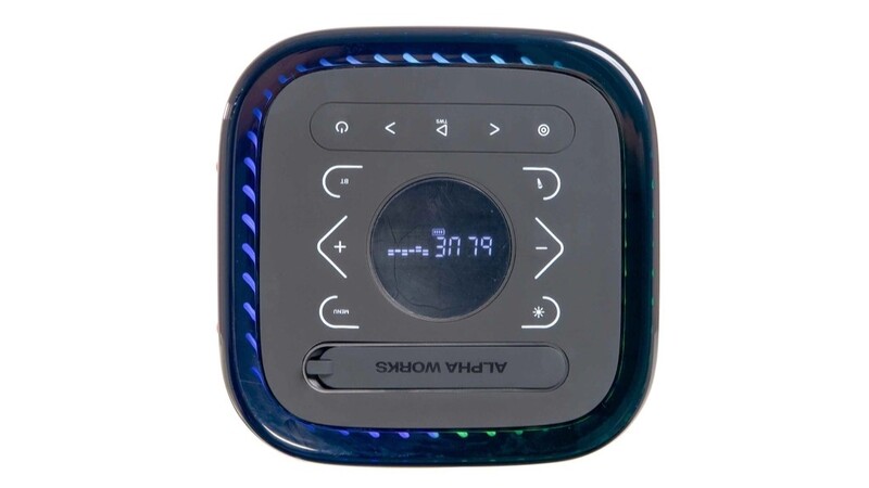 Đầy đủ nút bấm điều khiển.