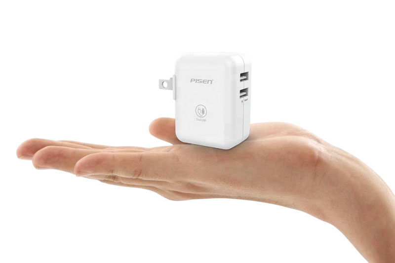 Thiết kế củ sạc nhỏ gọn dễ dàng mang theo.