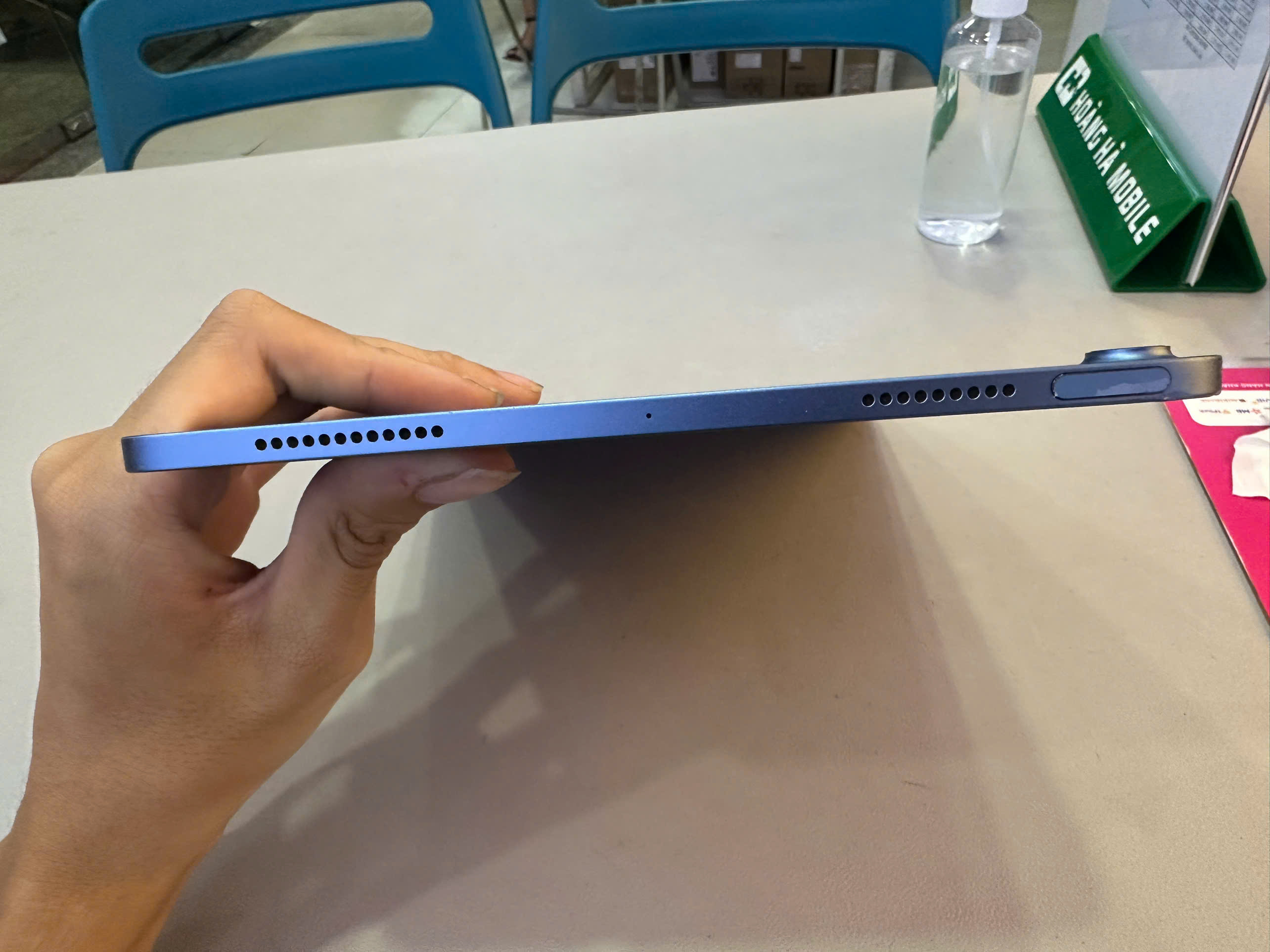 MTB iPad Air5 M1 2022 Wi-Fi 64GB Blue like new