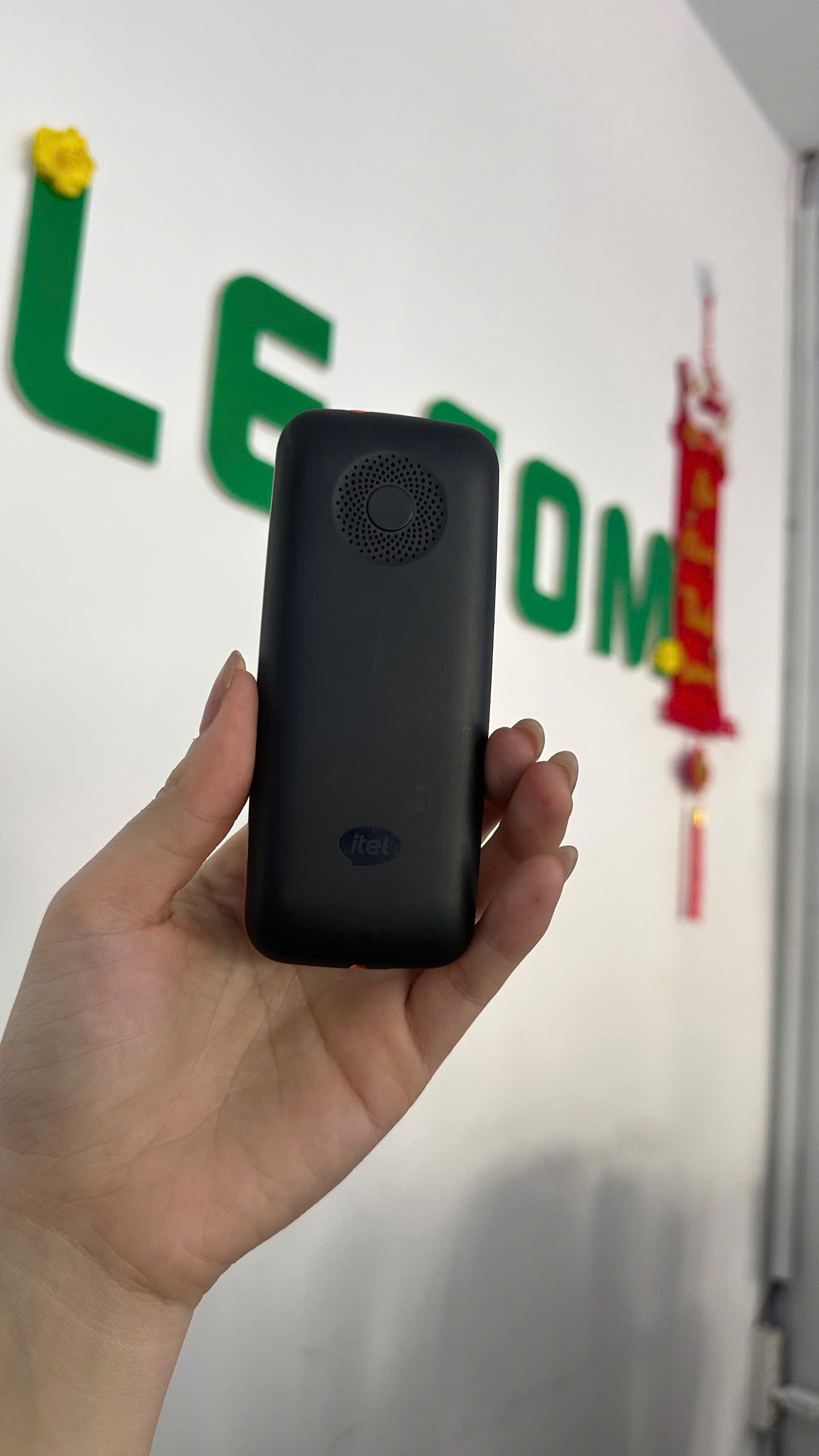 Điện thoại di động Itel it8010, màu Đen (Black) - 355231571589680 - IT8010BLACK