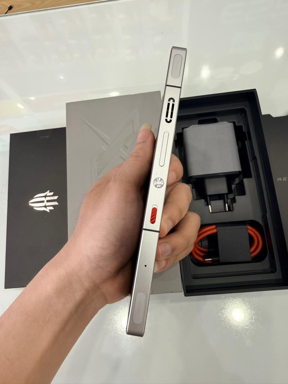 Điện thoại Gaming REDMAGIC 10 PRO 16GB/512GB Bản Quốc Tế - Bạc Ánh Trăng (Moonlight) 