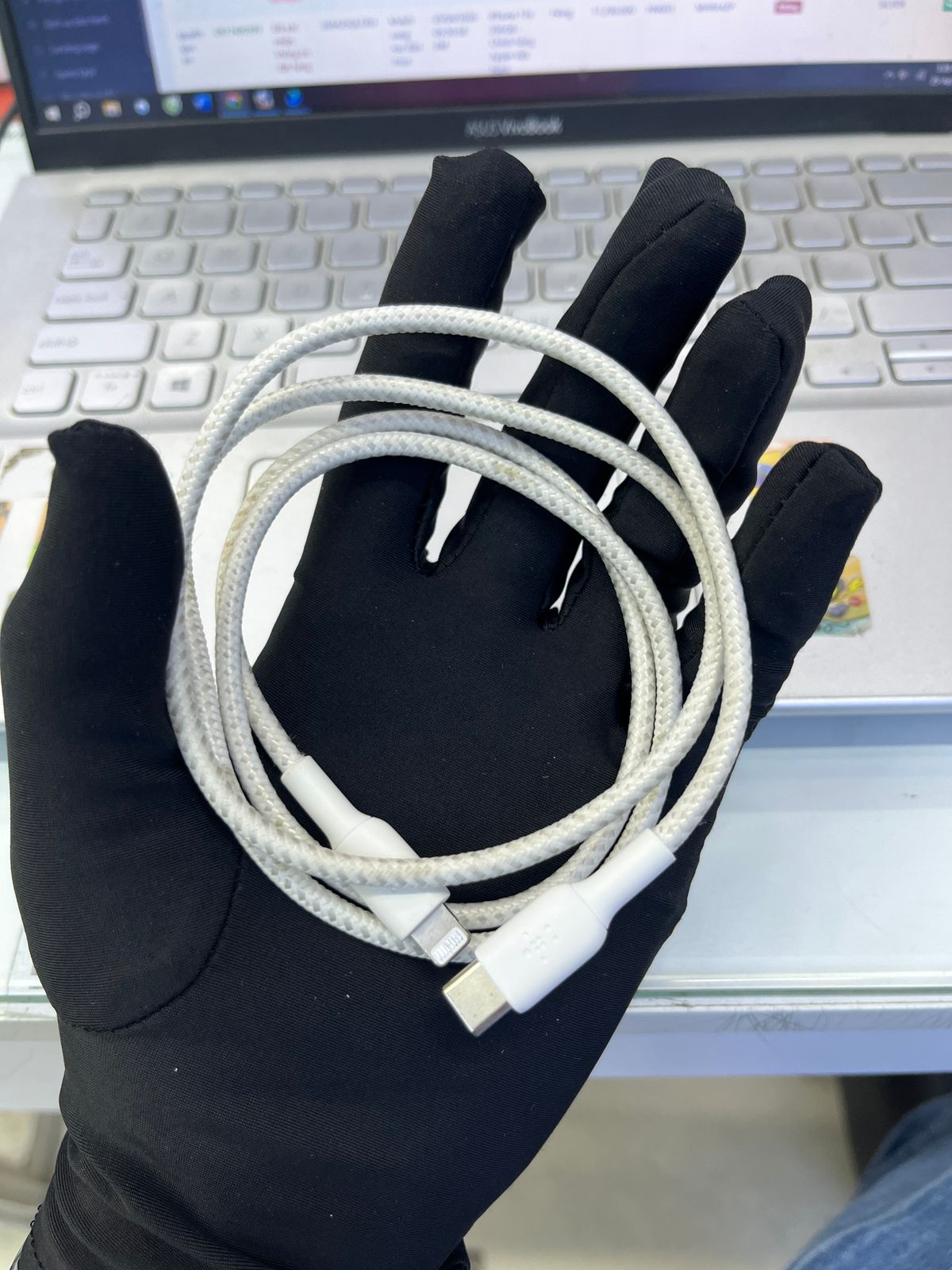 Cáp USB Type C - Lightning, 1 mét, vỏ dù, công suất 30w, màu trắng Belkin 