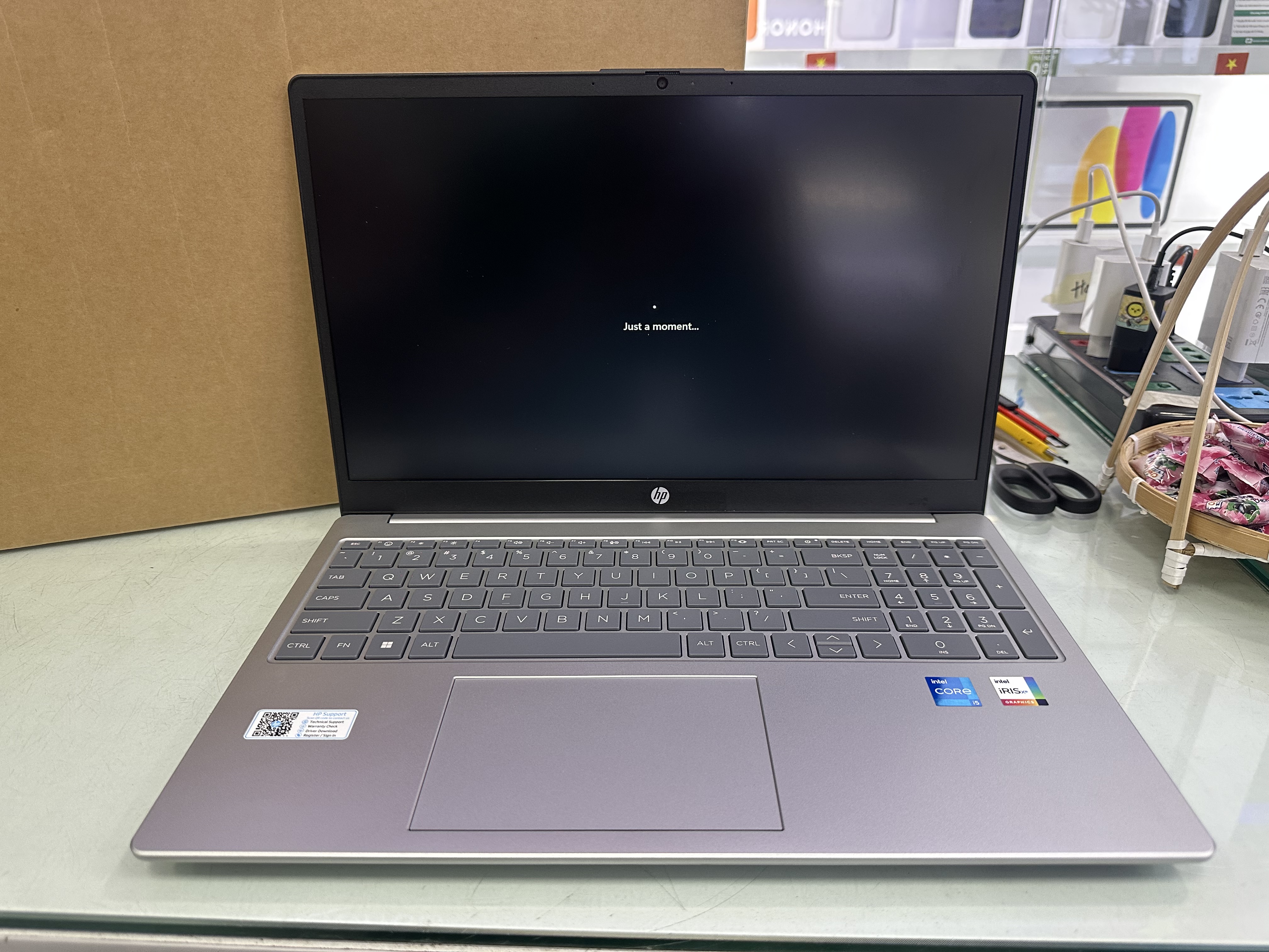 Máy tính xách tay HP 15-fd0081TU,Core i5-1335U,8GB RAM,512GB SSD,Intel Graphics, 15.6FHD, Webcam,3 Cell, Wlan ax+BT,Win11 Home 6