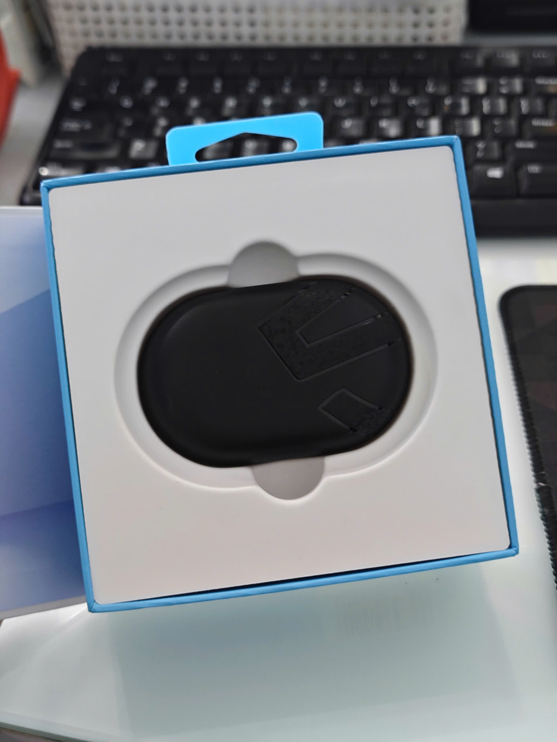 Tai nghe bluetooth hiệu SoundPeats Breezy - Màu đen-TBH