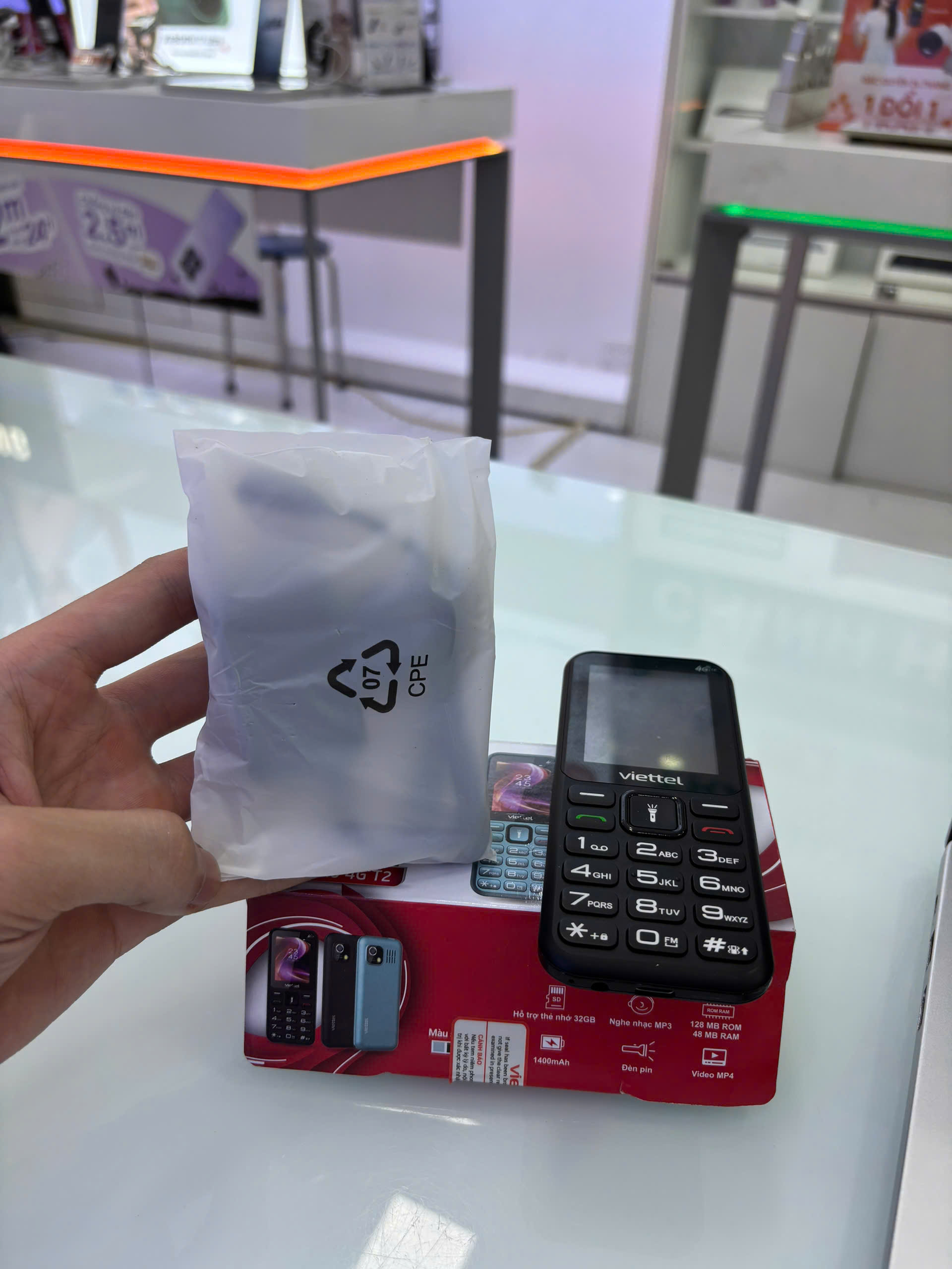 Điện thoại di động Sumo 4G T2 đen (Black)