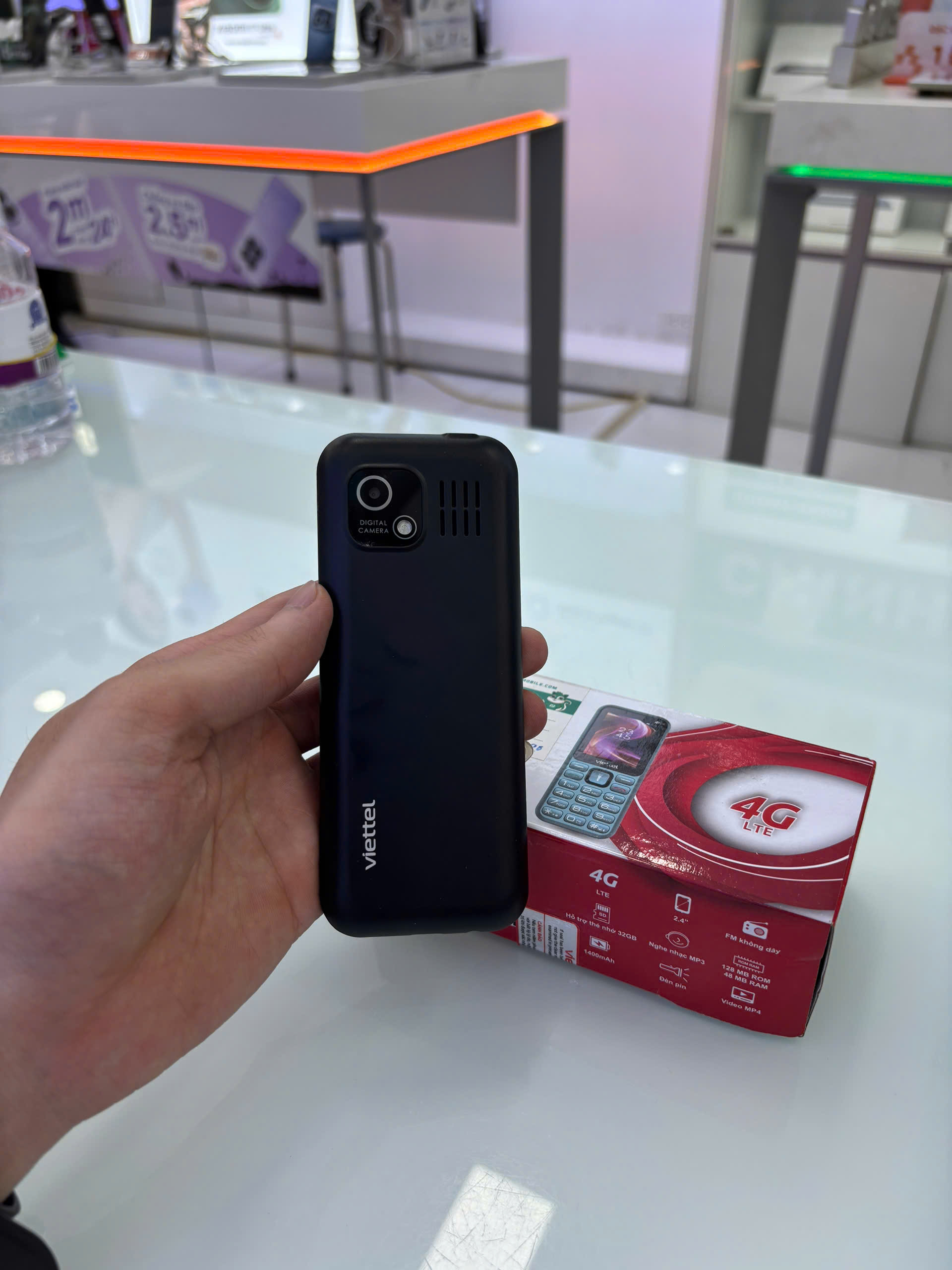 Điện thoại di động Sumo 4G T2 đen (Black)