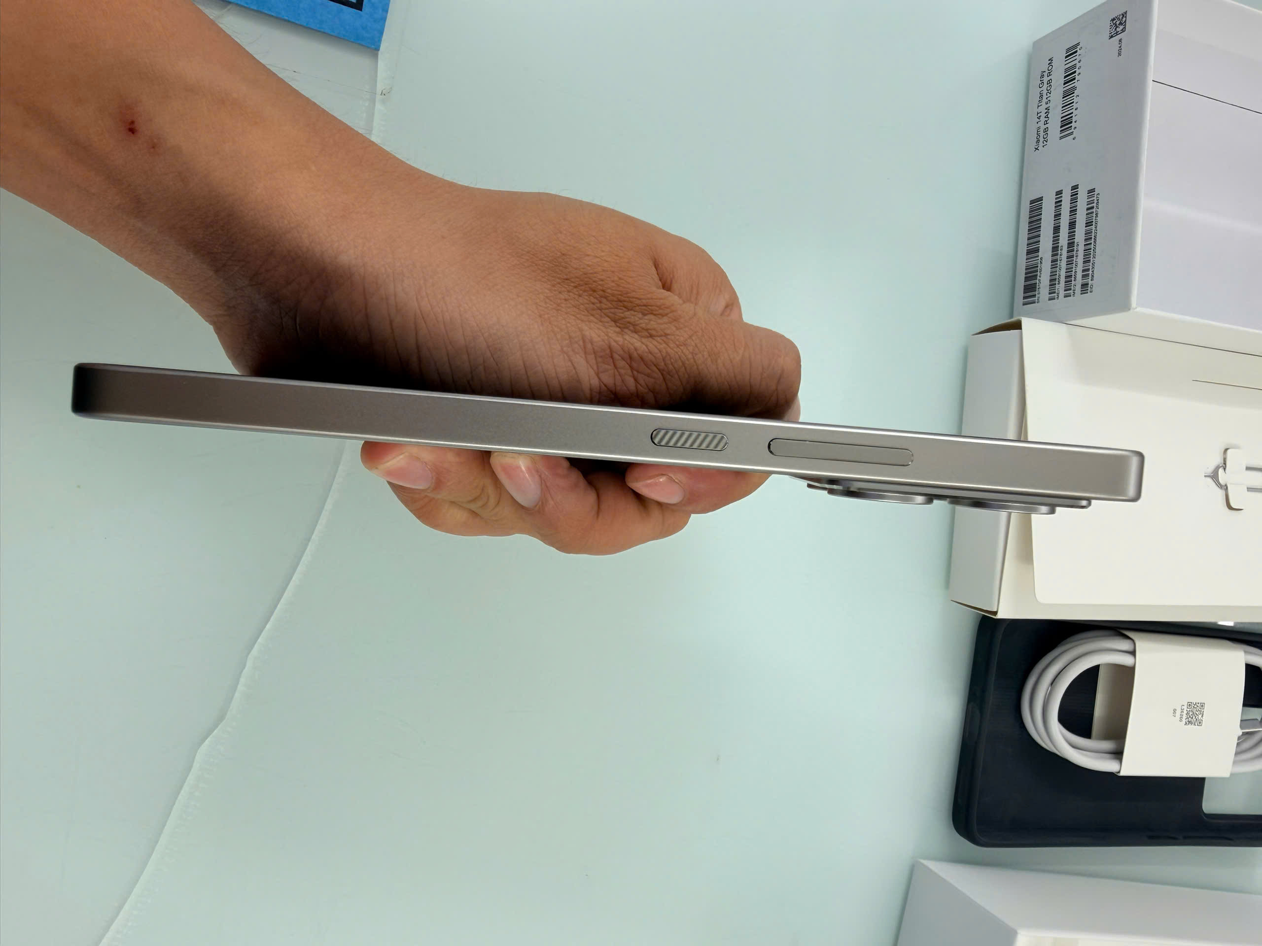 Điện thoại di động XIAOMI 14T TITAN 6.67/MTK D8300 Ultra/12G/512G