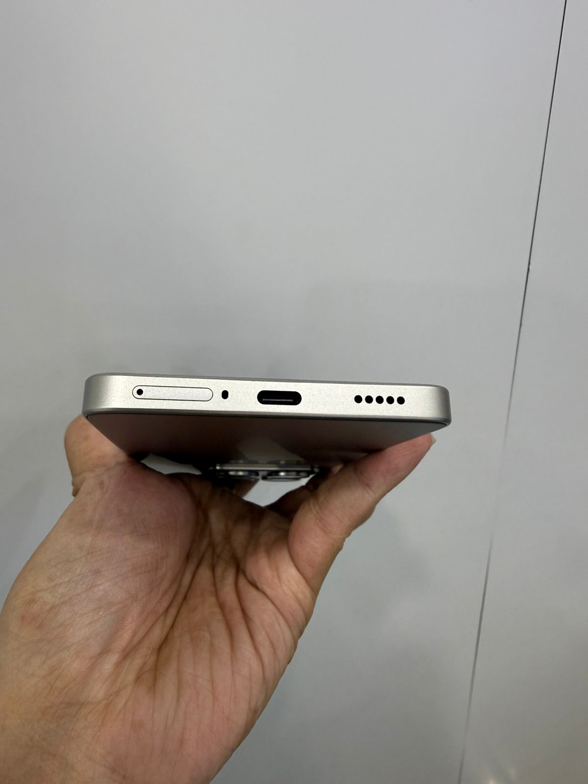 Điện thoại di động XIAOMI 14T TITAN 6.67/MTK D8300 Ultra/12G/512G/50+50+12MP/32MP/5000mAh