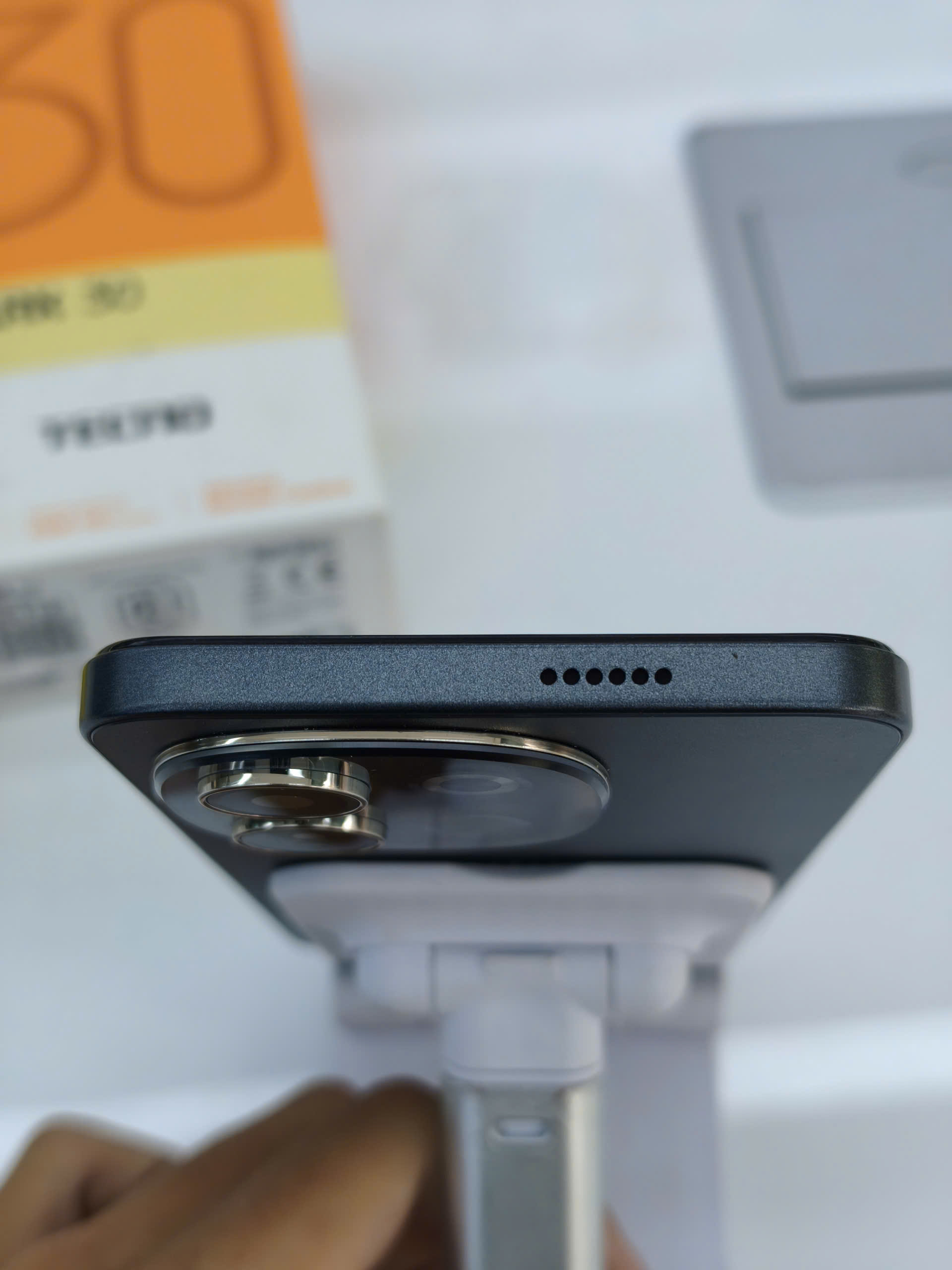Điện thoại di động Tecno KL8 (Tecno Spark 30 5G) 128+6, màu Đen Trời Đêm - cũ