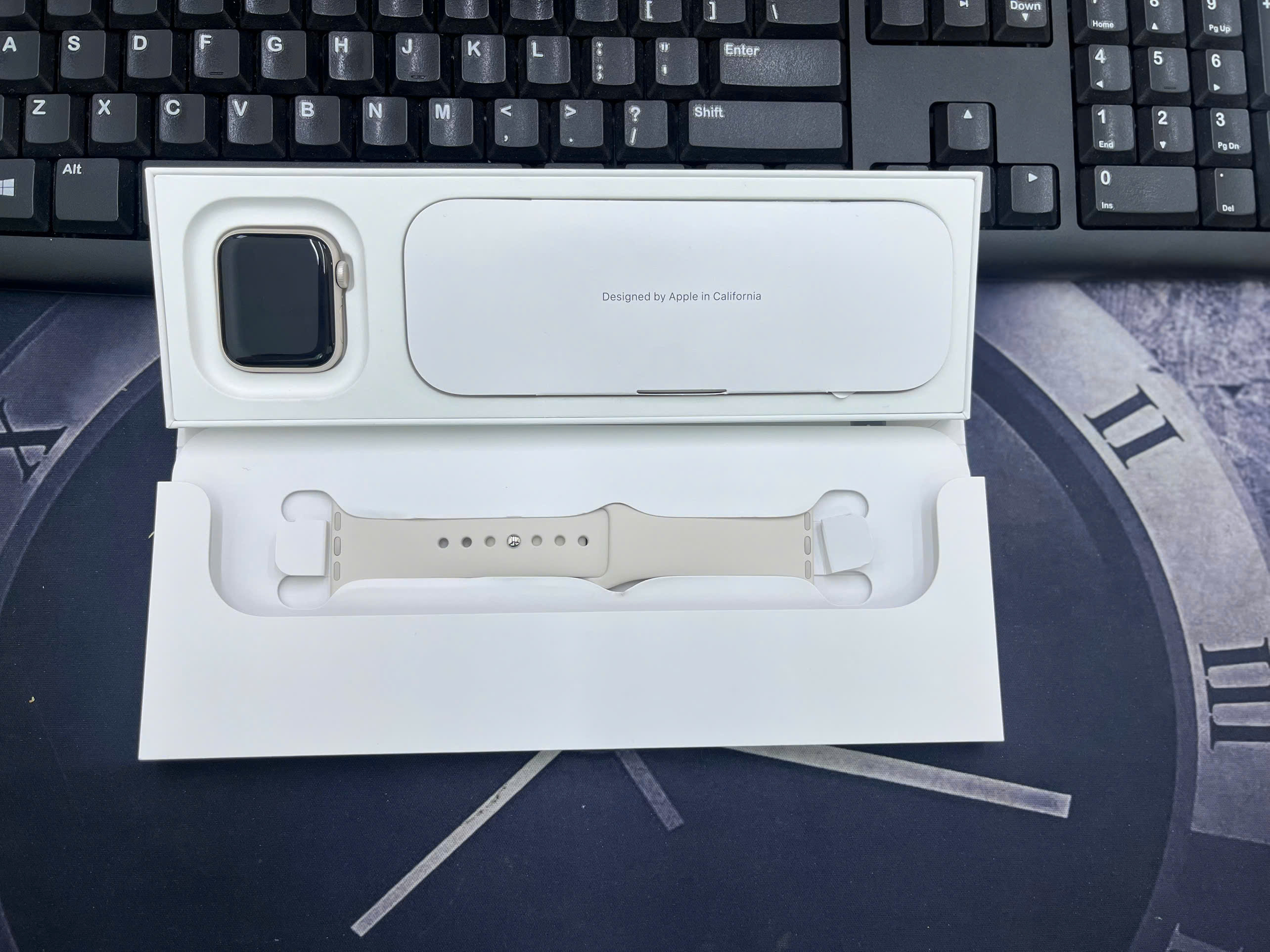 Apple Watch SE 3 GPS 40mm Starlight Aluminium Case with Starlight Sport Band - S/M_MEH34SA/A - SFN92GDJY3L - MEH34SA