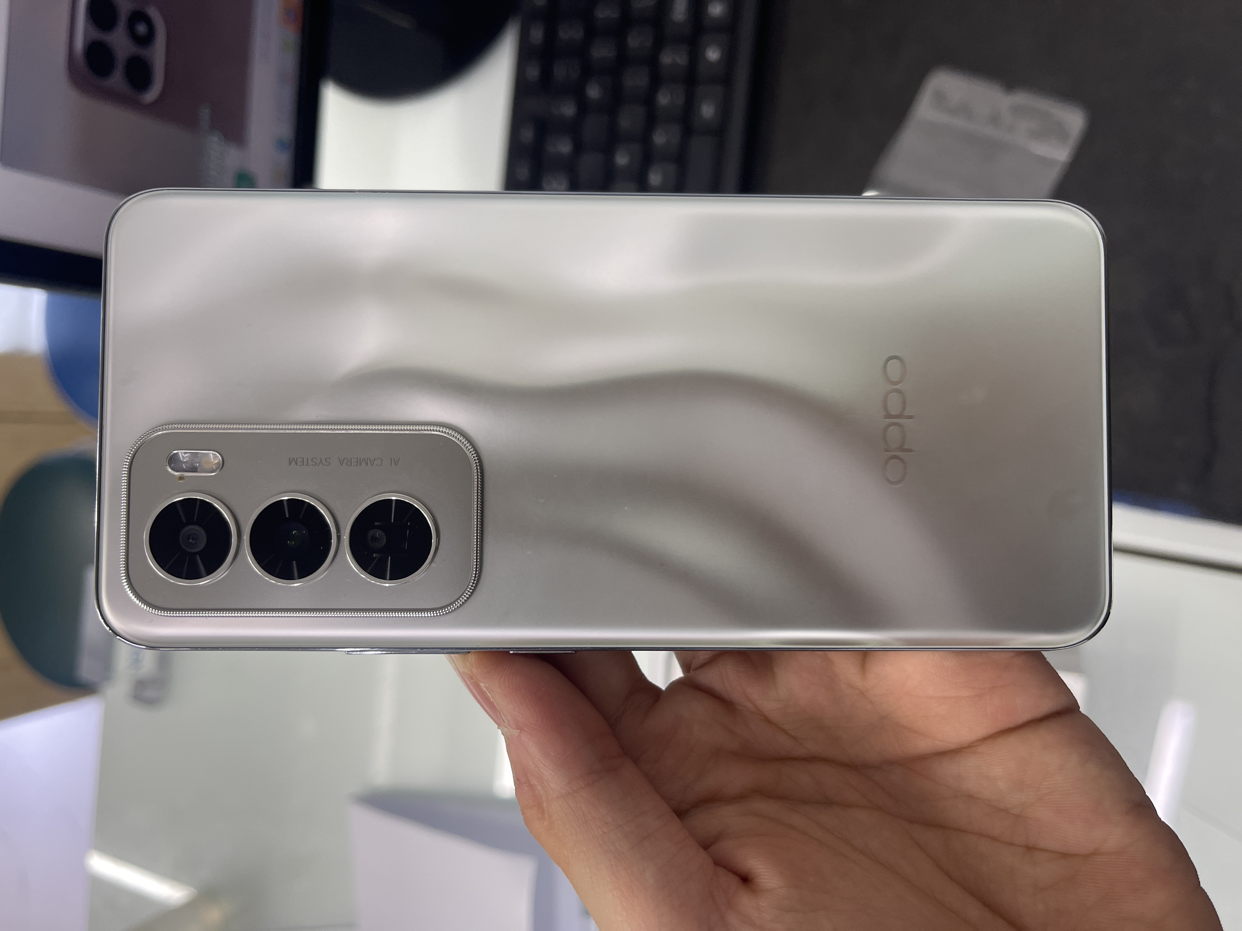 Điện thoại di động OPPO CPH2625 - Reno12 5G 256GB, TN