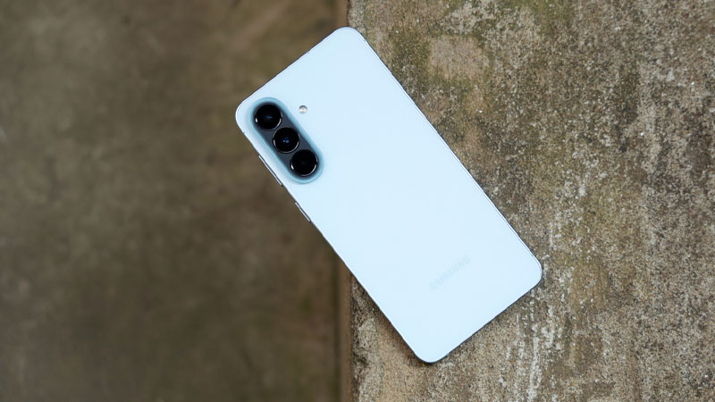 Samsung Galaxy A27 có nhiều tùy chọn bộ nhớ.