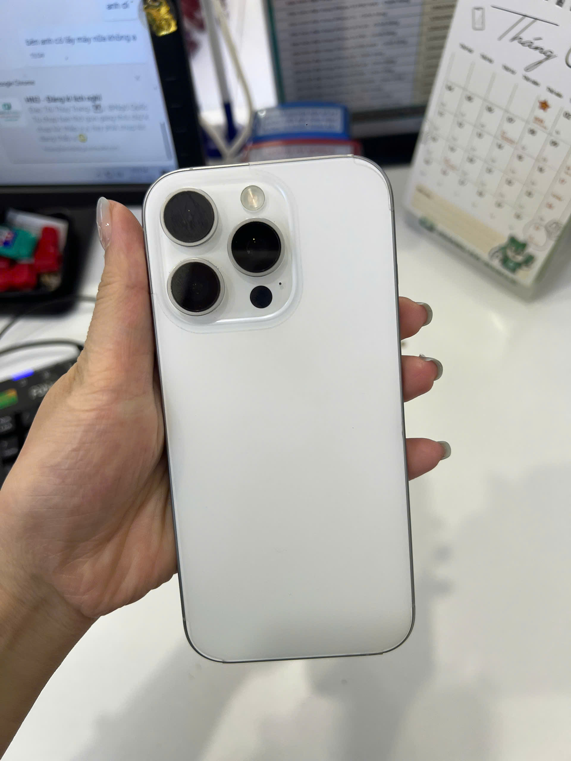 ĐTDĐ Apple iPhone 16 Pro 256GB White Titanium_MYNJ3VN/A - FGJWTQ7C7T - MYNJ3VN
