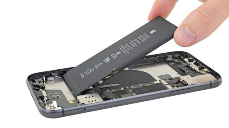 Quy trình thay pin TP iPhone 11 tại Hoàng Hà Care.